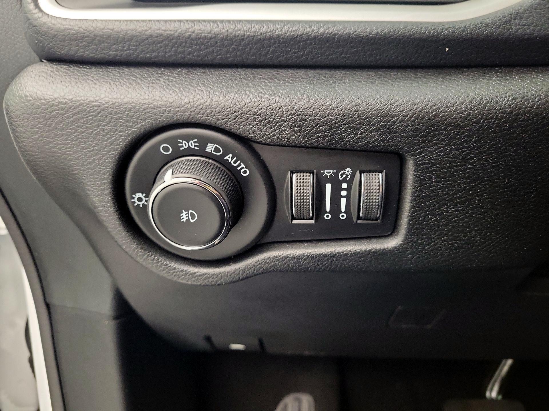 Thumbnail: 2023 Chrysler Pacifica - 11