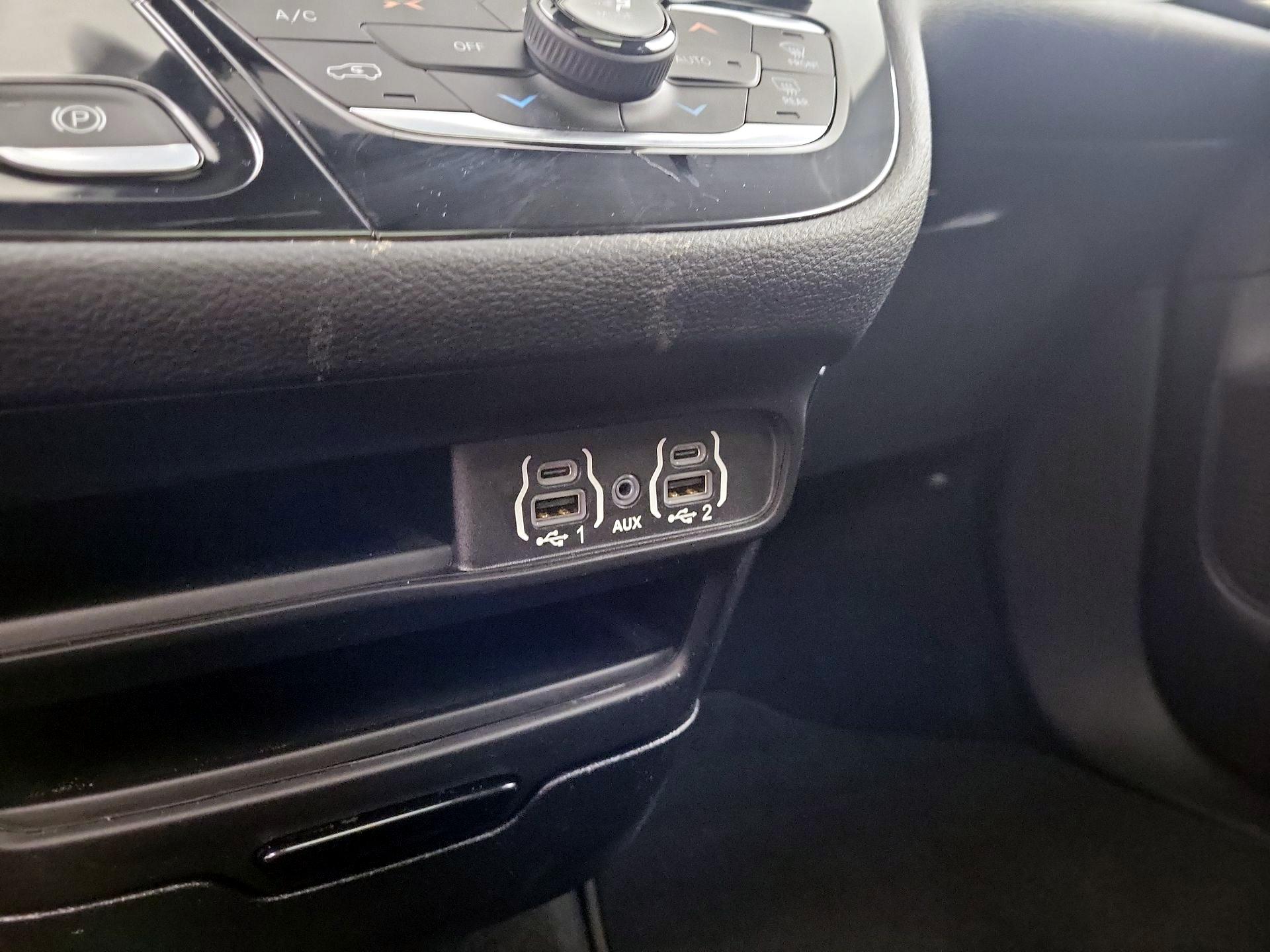 Thumbnail: 2023 Chrysler Pacifica - 16