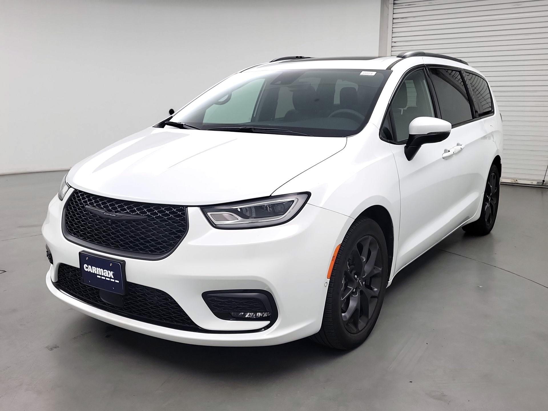 Thumbnail: 2023 Chrysler Pacifica - 3