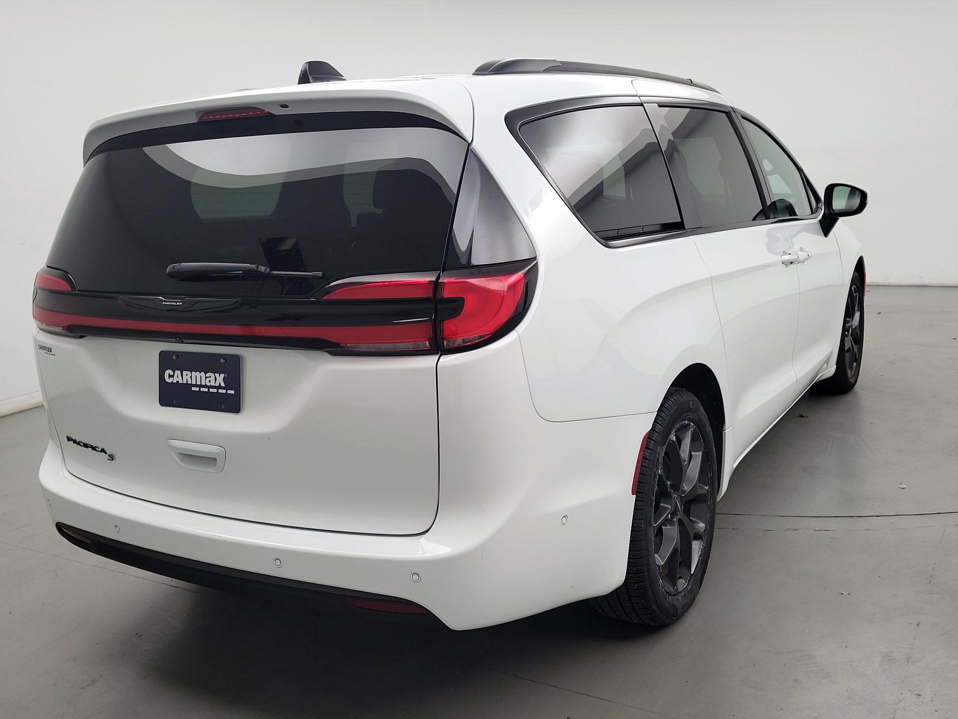 Thumbnail: 2023 Chrysler Pacifica - 5