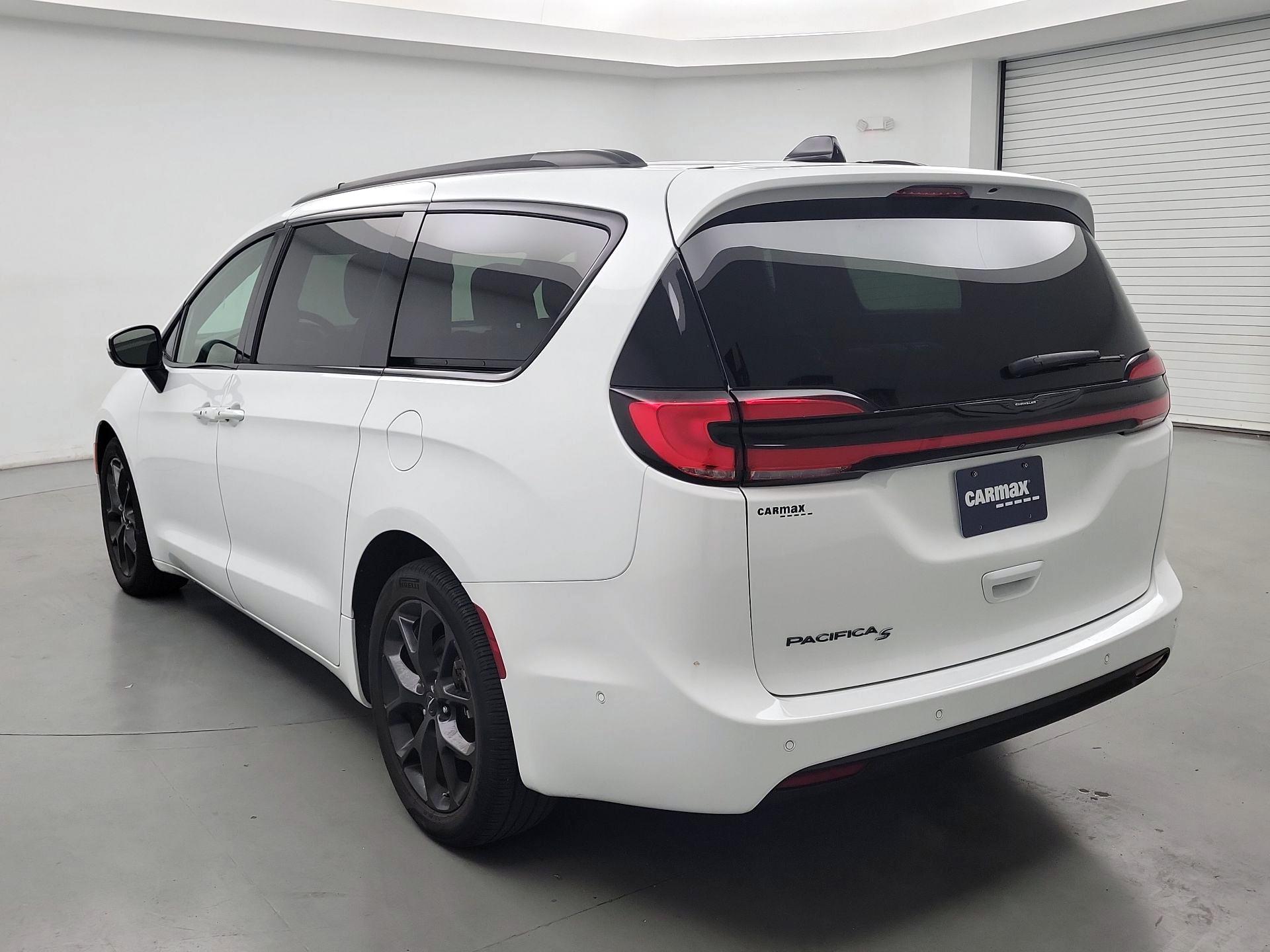 Thumbnail: 2023 Chrysler Pacifica - 7