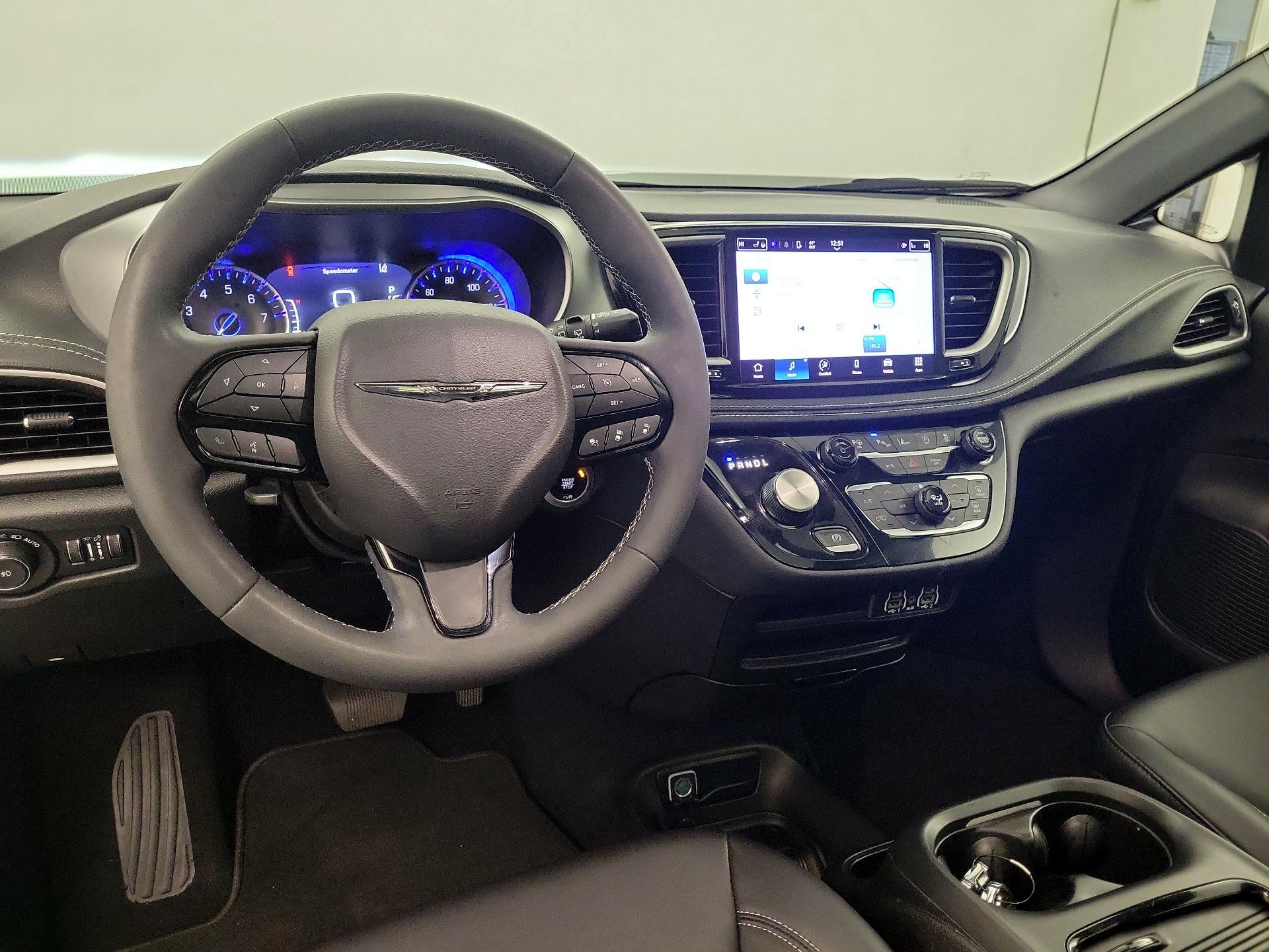 Thumbnail: 2023 Chrysler Pacifica - 8