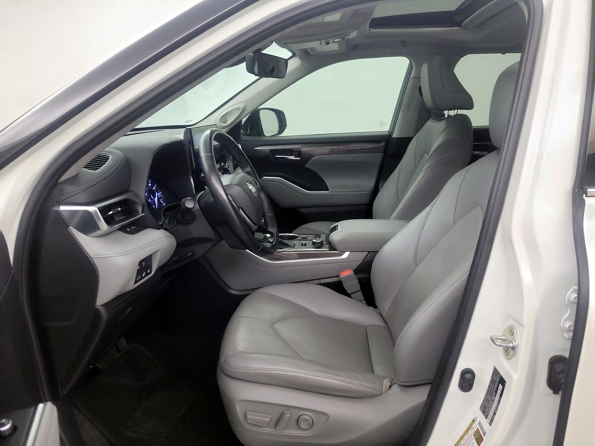 Thumbnail: 2020 Toyota Highlander - 9