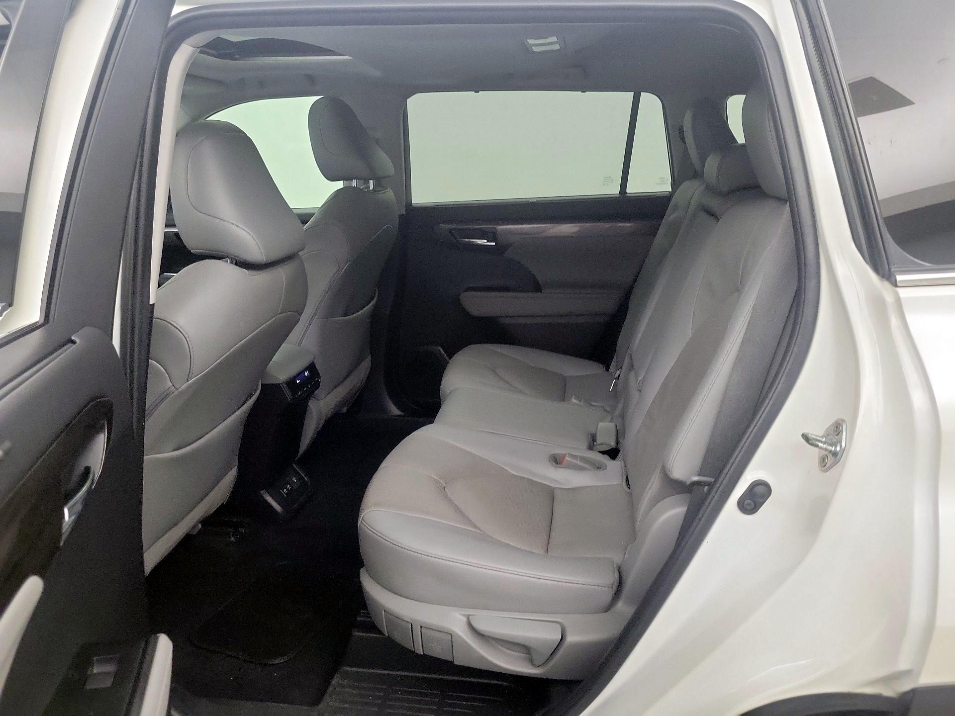 Thumbnail: 2020 Toyota Highlander - 19