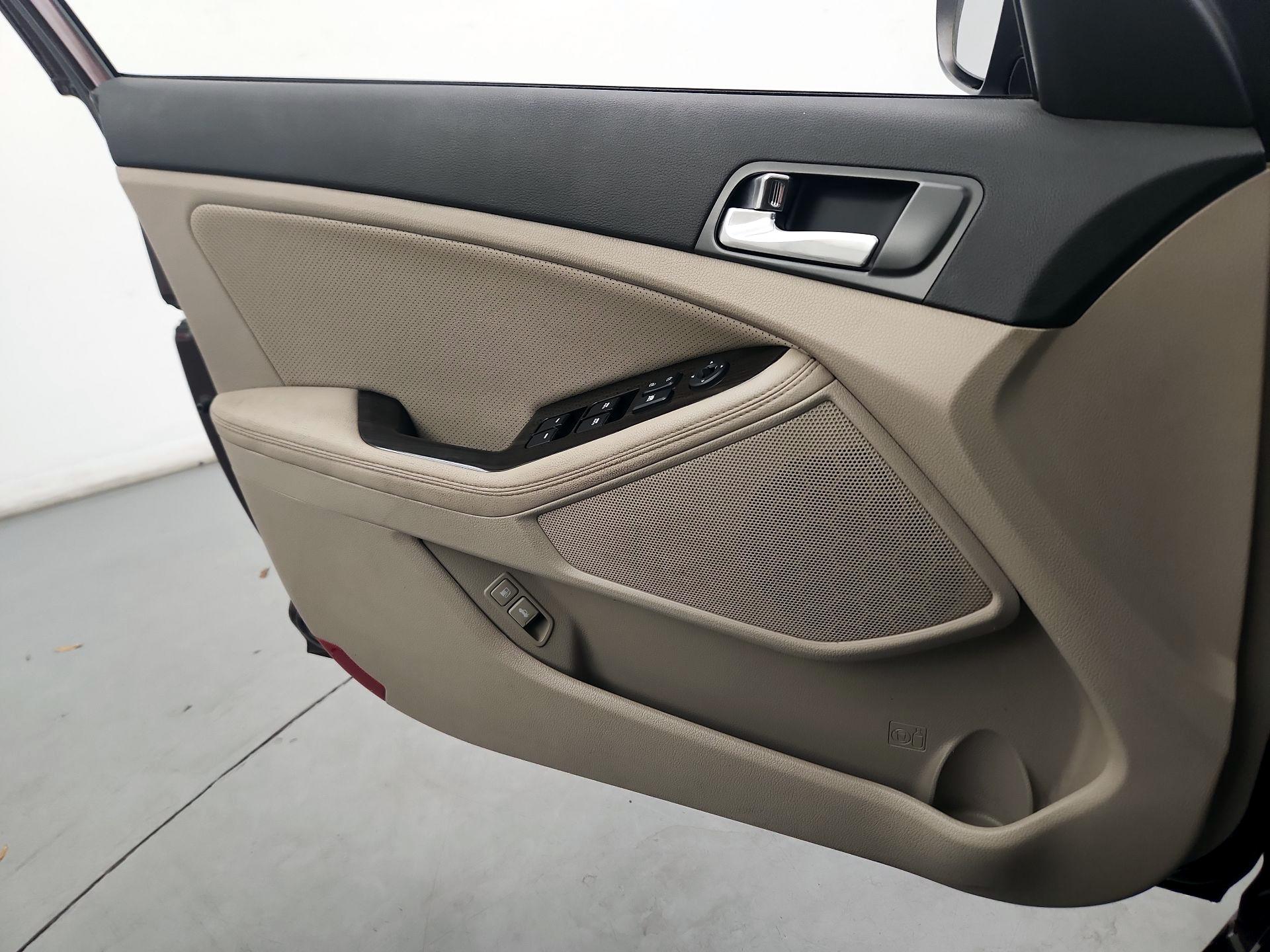 Thumbnail: 2015 Kia Optima - 10