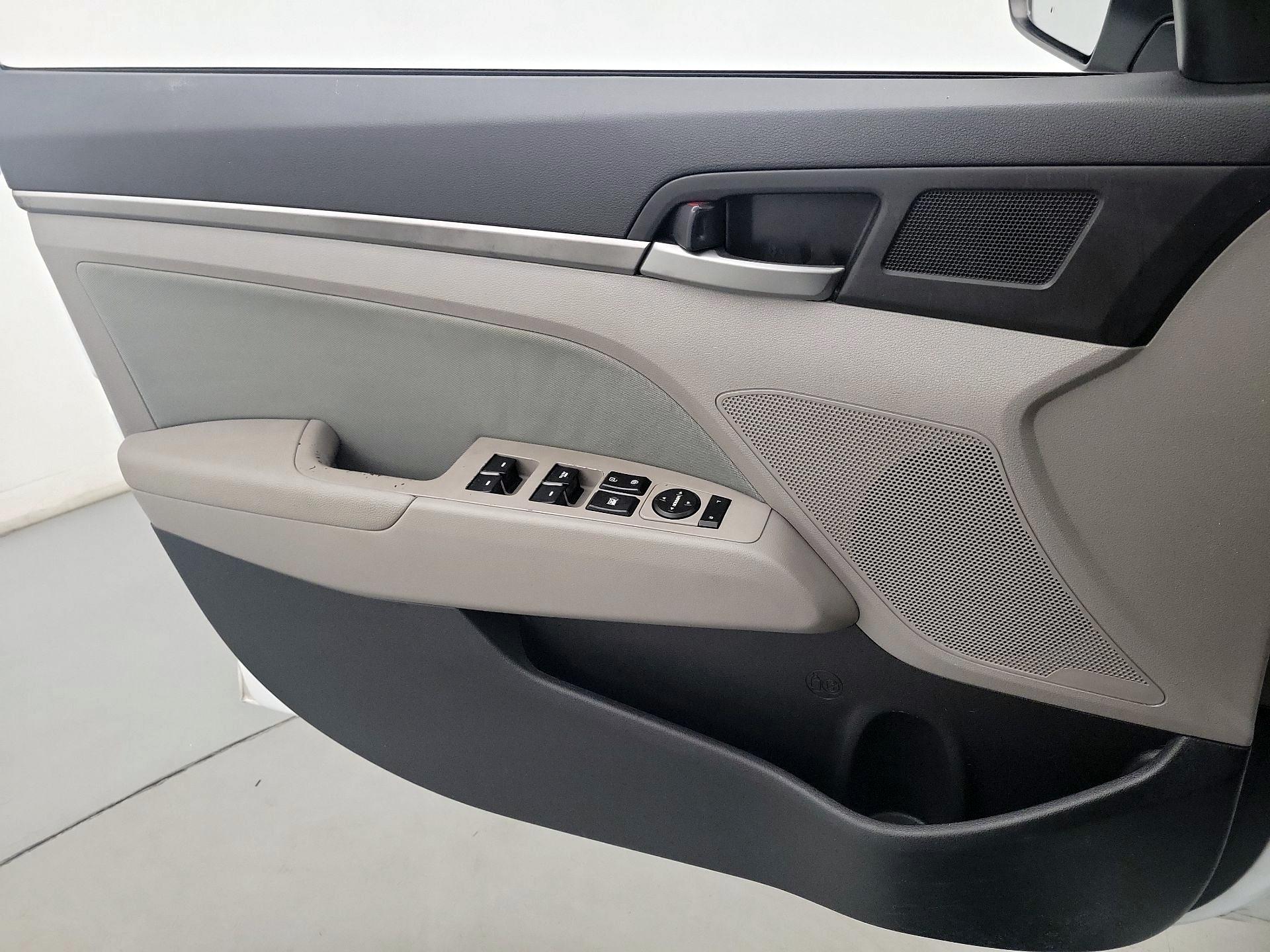 Thumbnail: 2017 Hyundai Elantra - 12