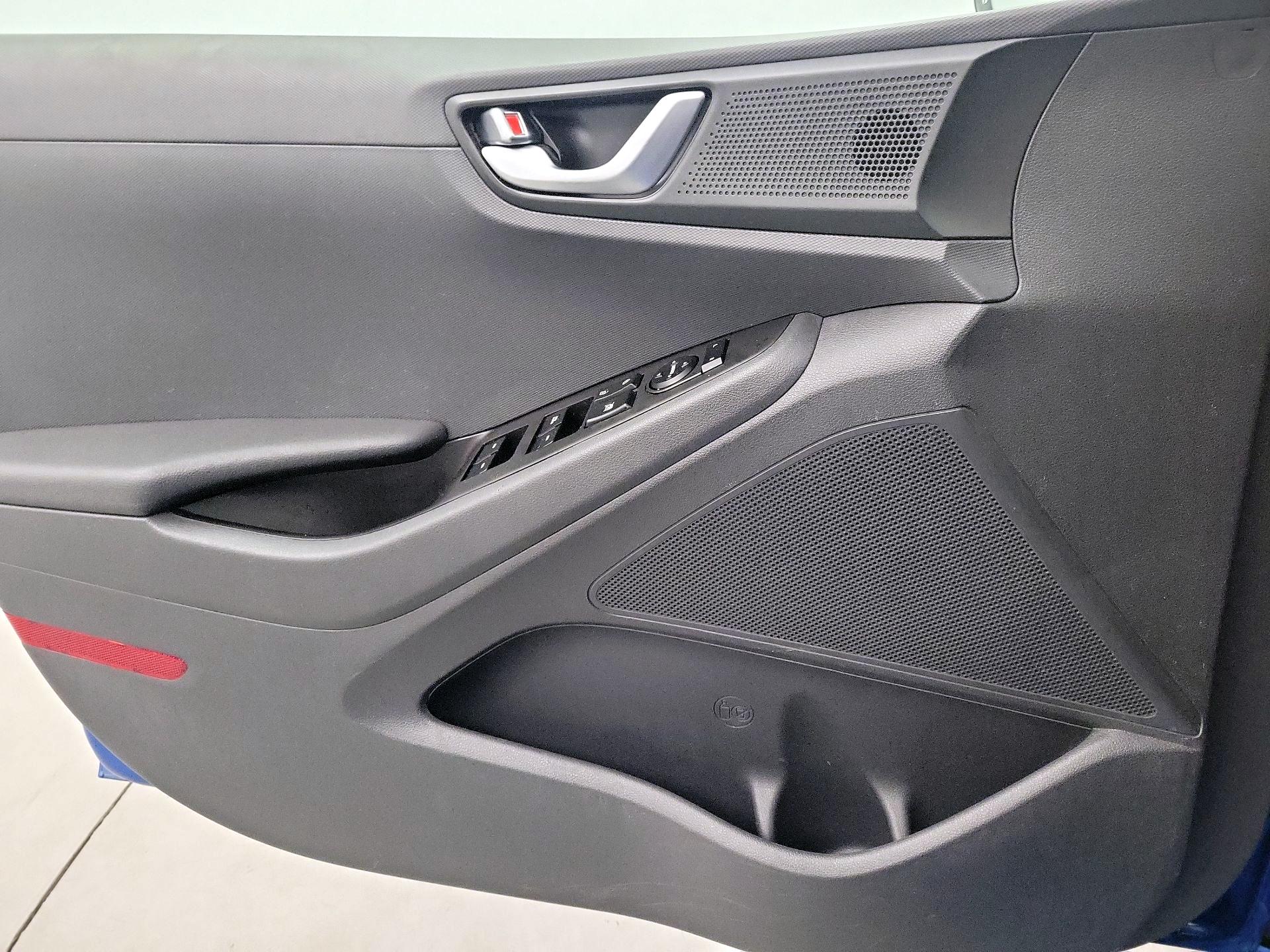 Thumbnail: 2017 Hyundai Ioniq - 10