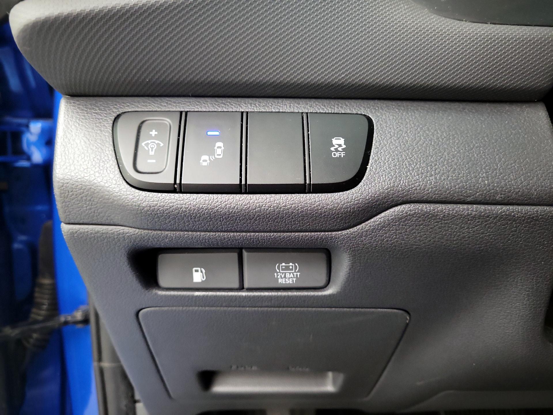 Thumbnail: 2017 Hyundai Ioniq - 11