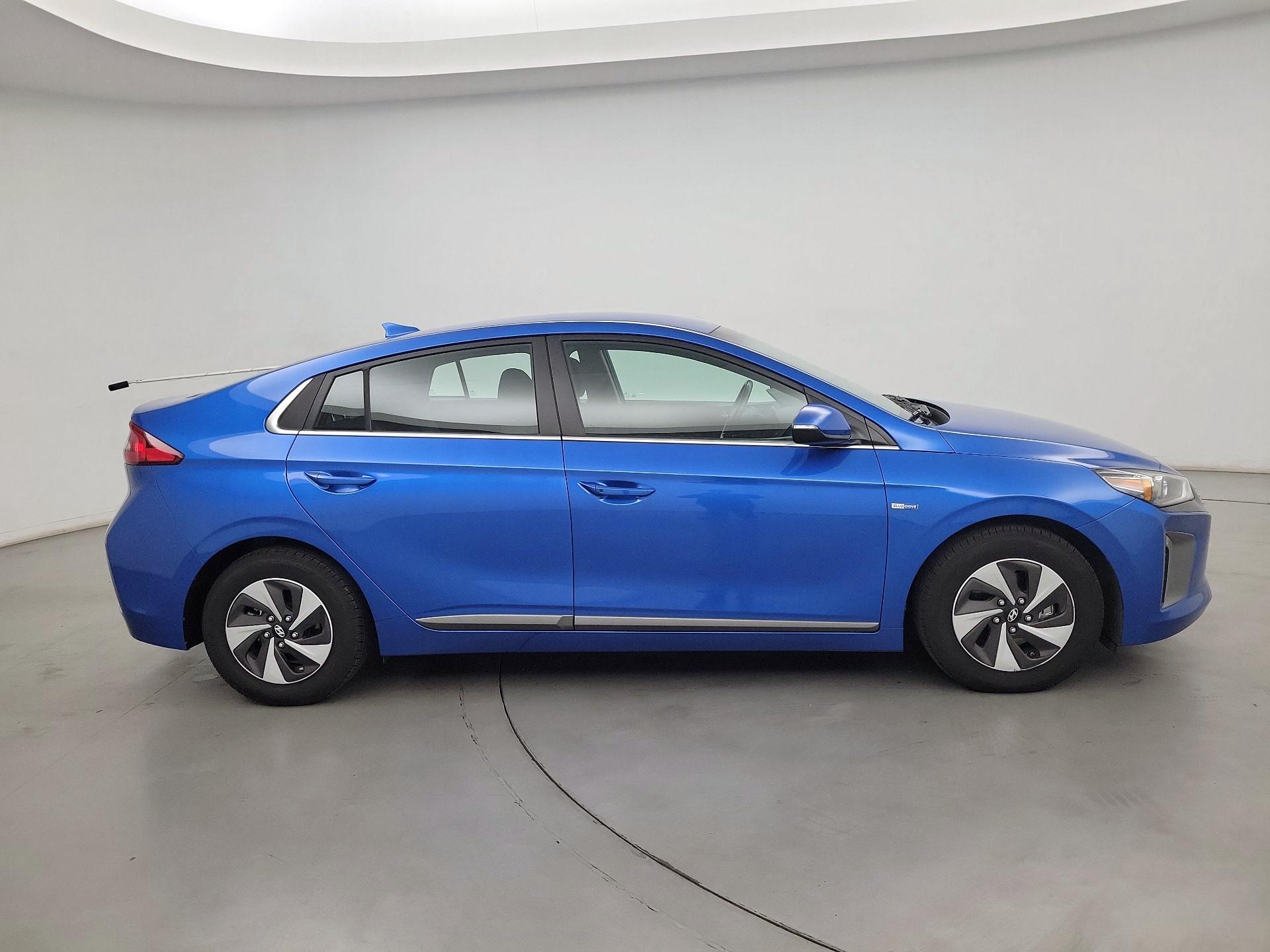 Thumbnail: 2017 Hyundai Ioniq - 4