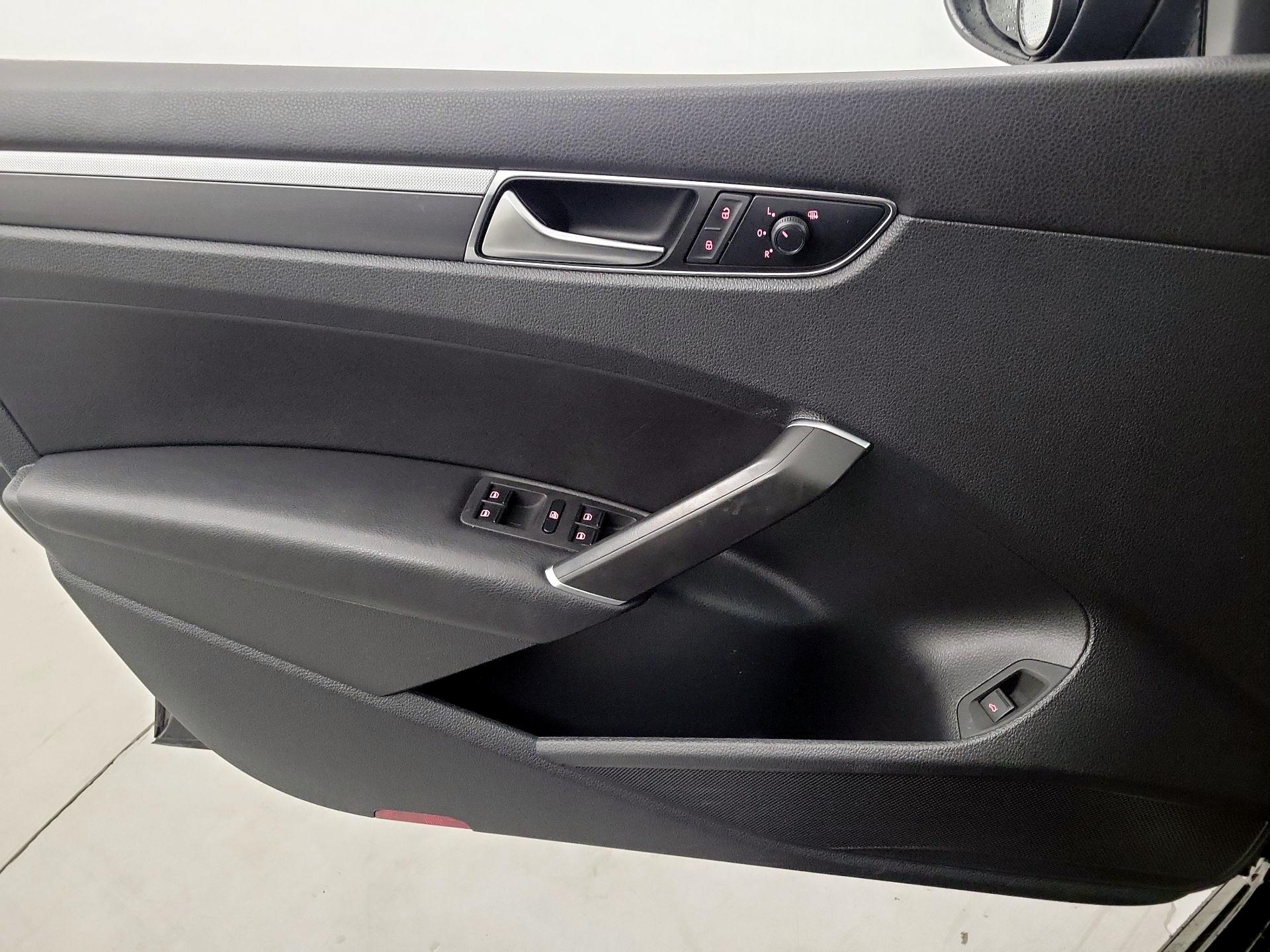 Thumbnail: 2018 Volkswagen Passat - 10