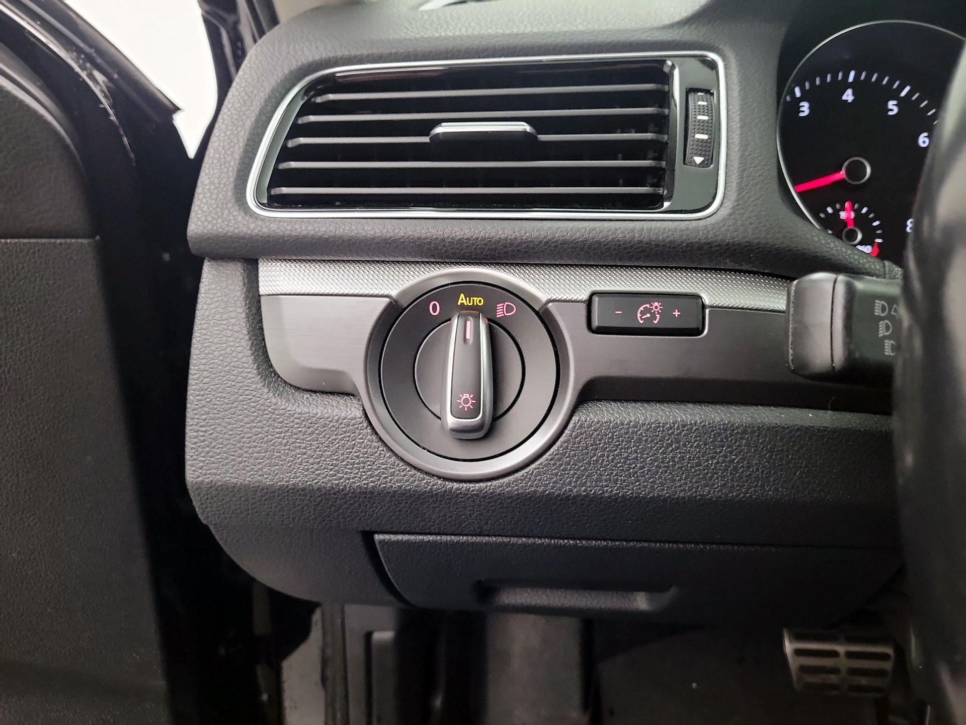 Thumbnail: 2018 Volkswagen Passat - 11