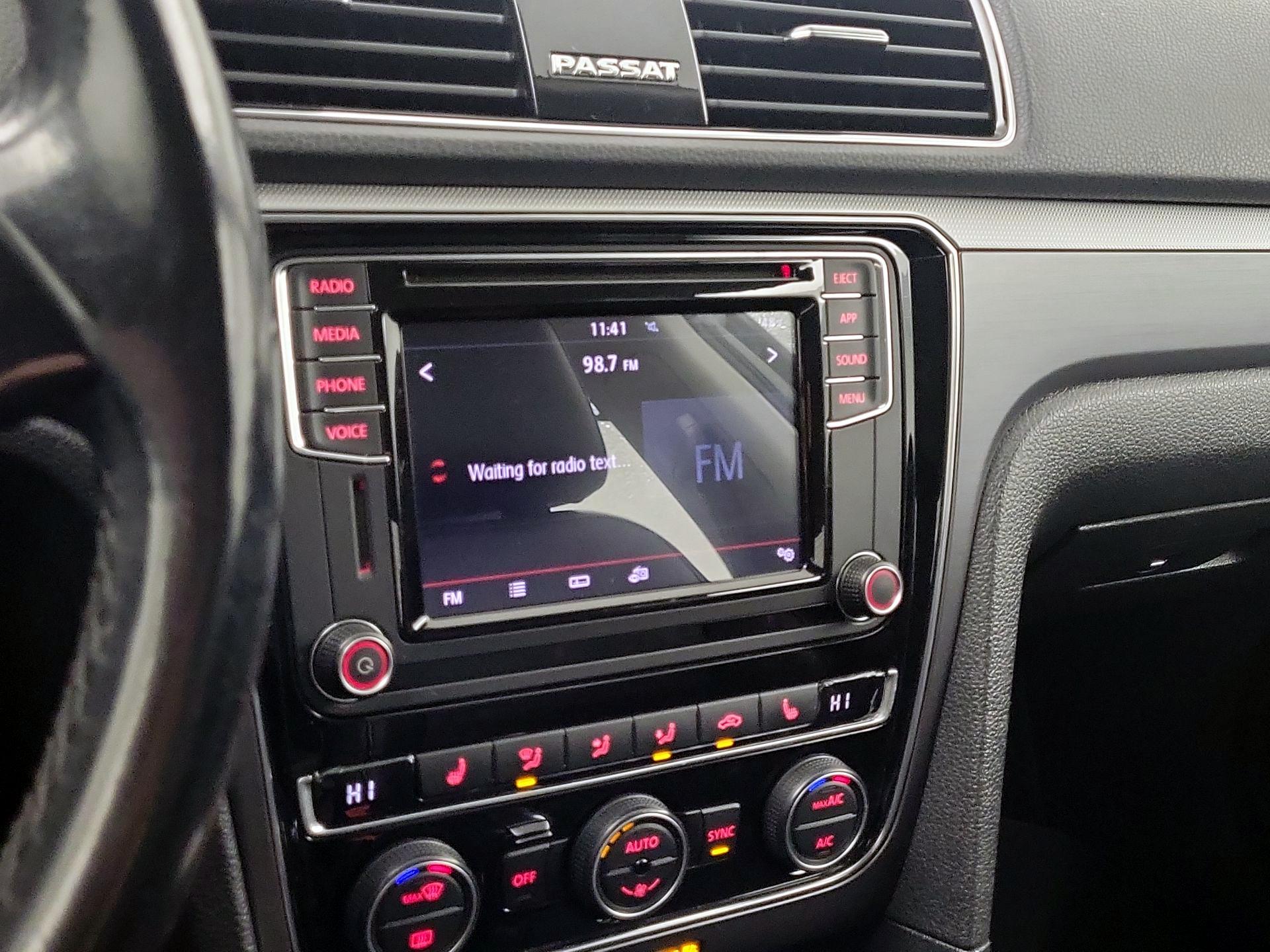 Thumbnail: 2018 Volkswagen Passat - 13