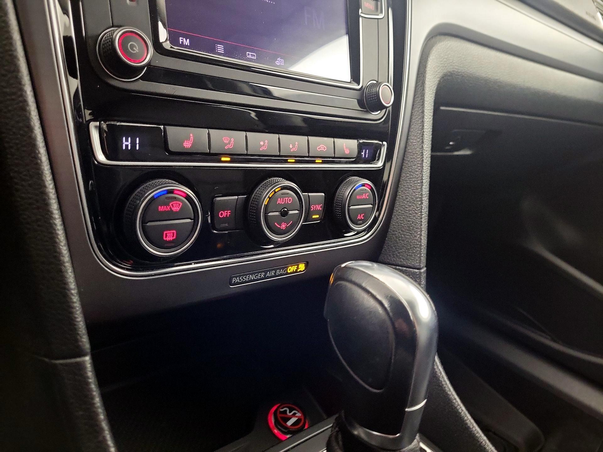 Thumbnail: 2018 Volkswagen Passat - 14