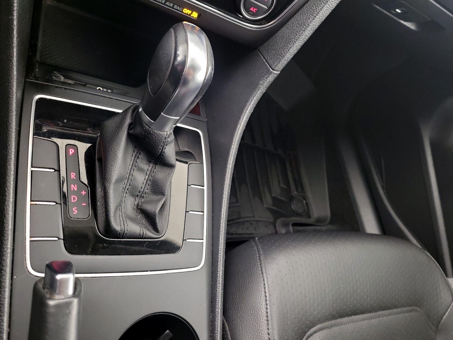 Thumbnail: 2018 Volkswagen Passat - 15