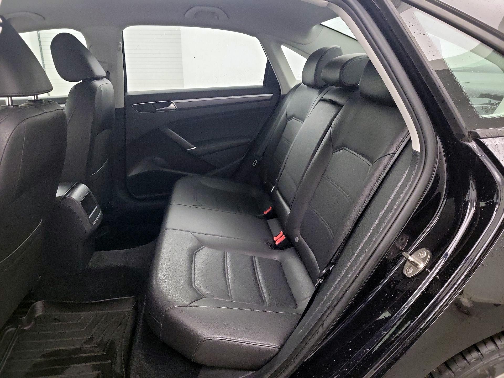 Thumbnail: 2018 Volkswagen Passat - 17