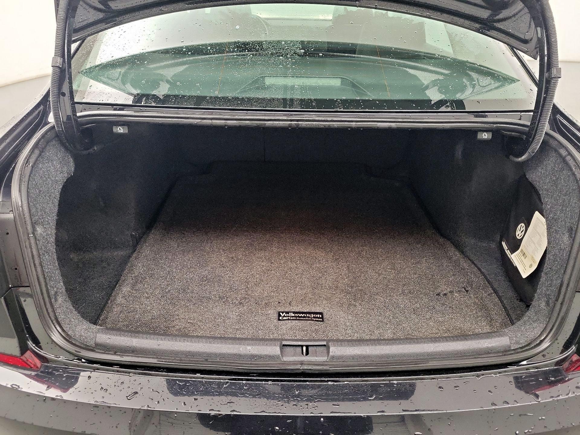 Thumbnail: 2018 Volkswagen Passat - 18