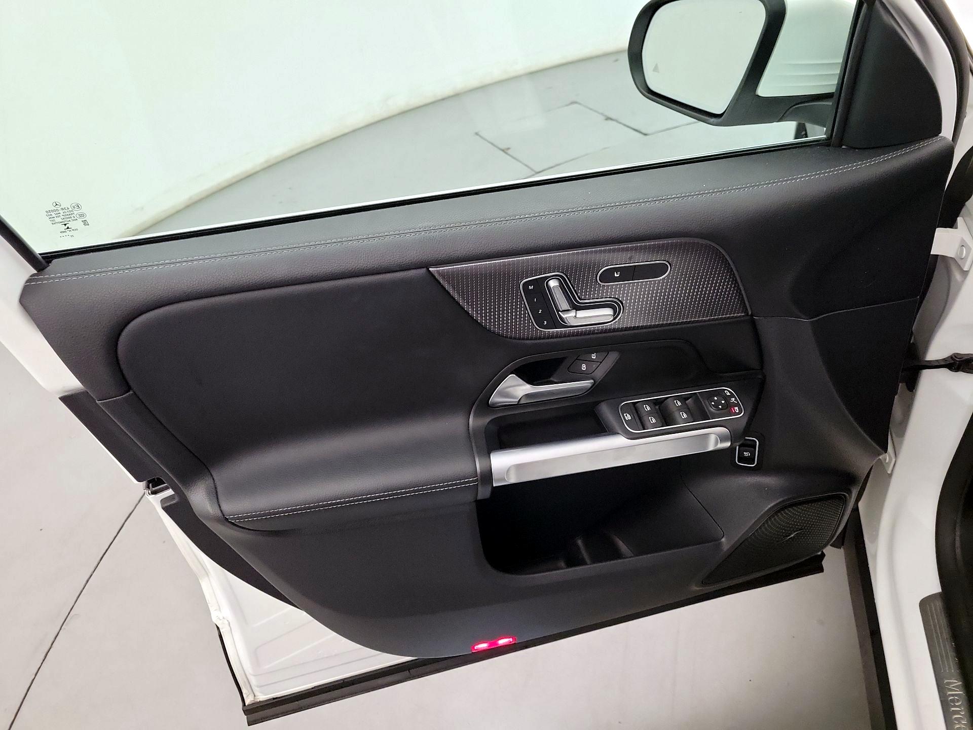 Thumbnail: 2023 Mercedes-Benz EQB - 10