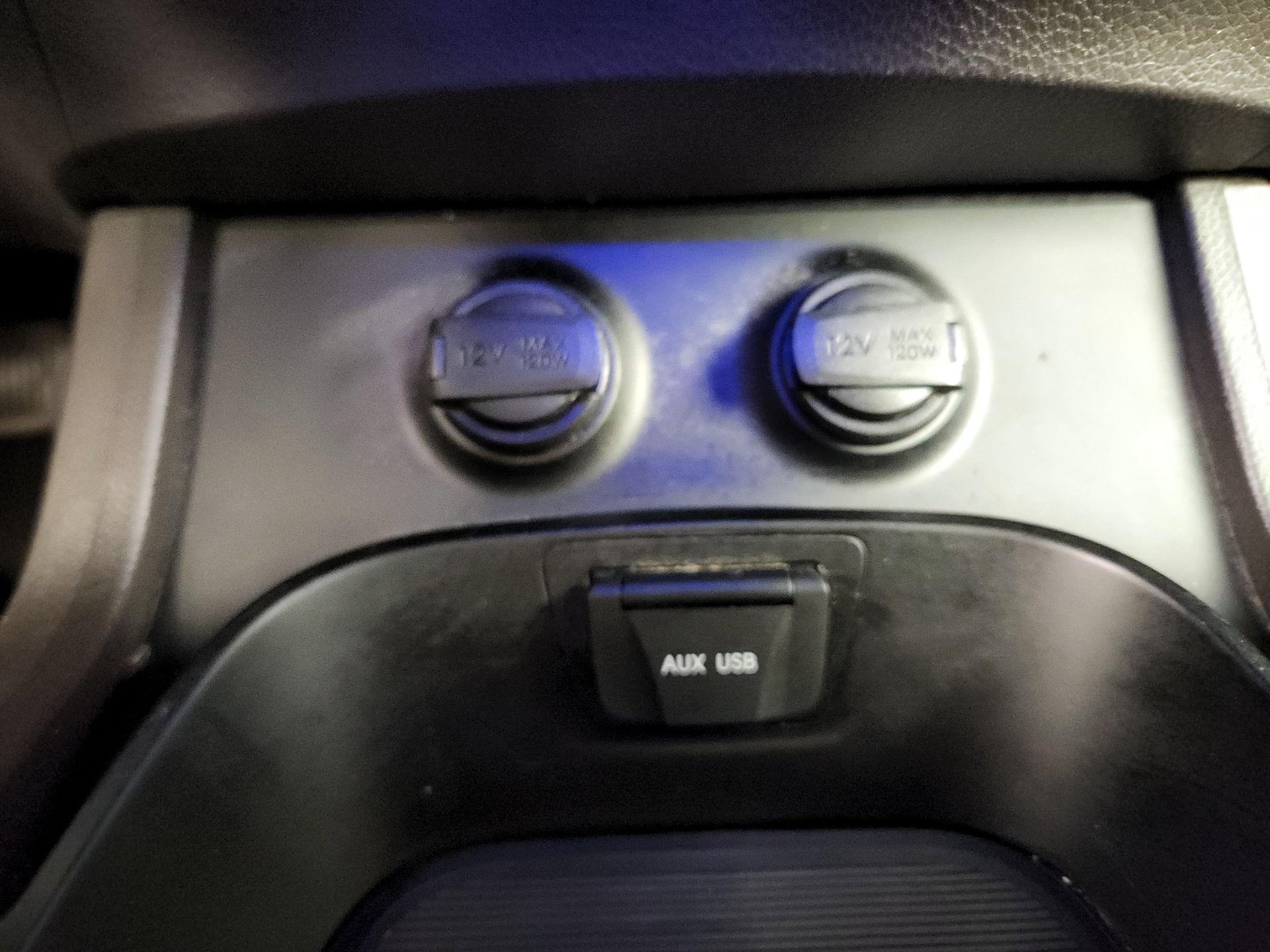 Thumbnail: 2015 Hyundai Santa Fe - 15