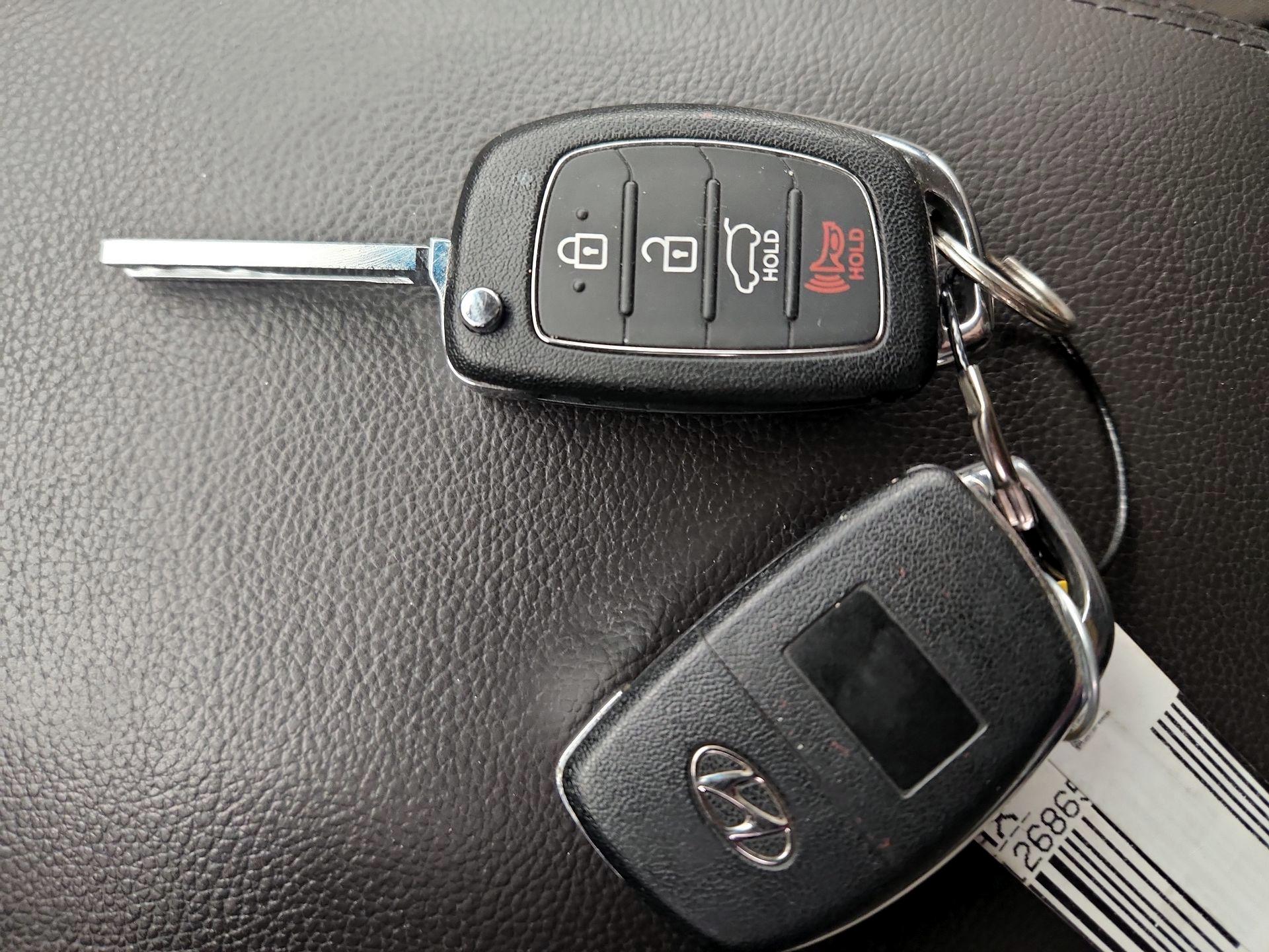 Thumbnail: 2015 Hyundai Santa Fe - 20