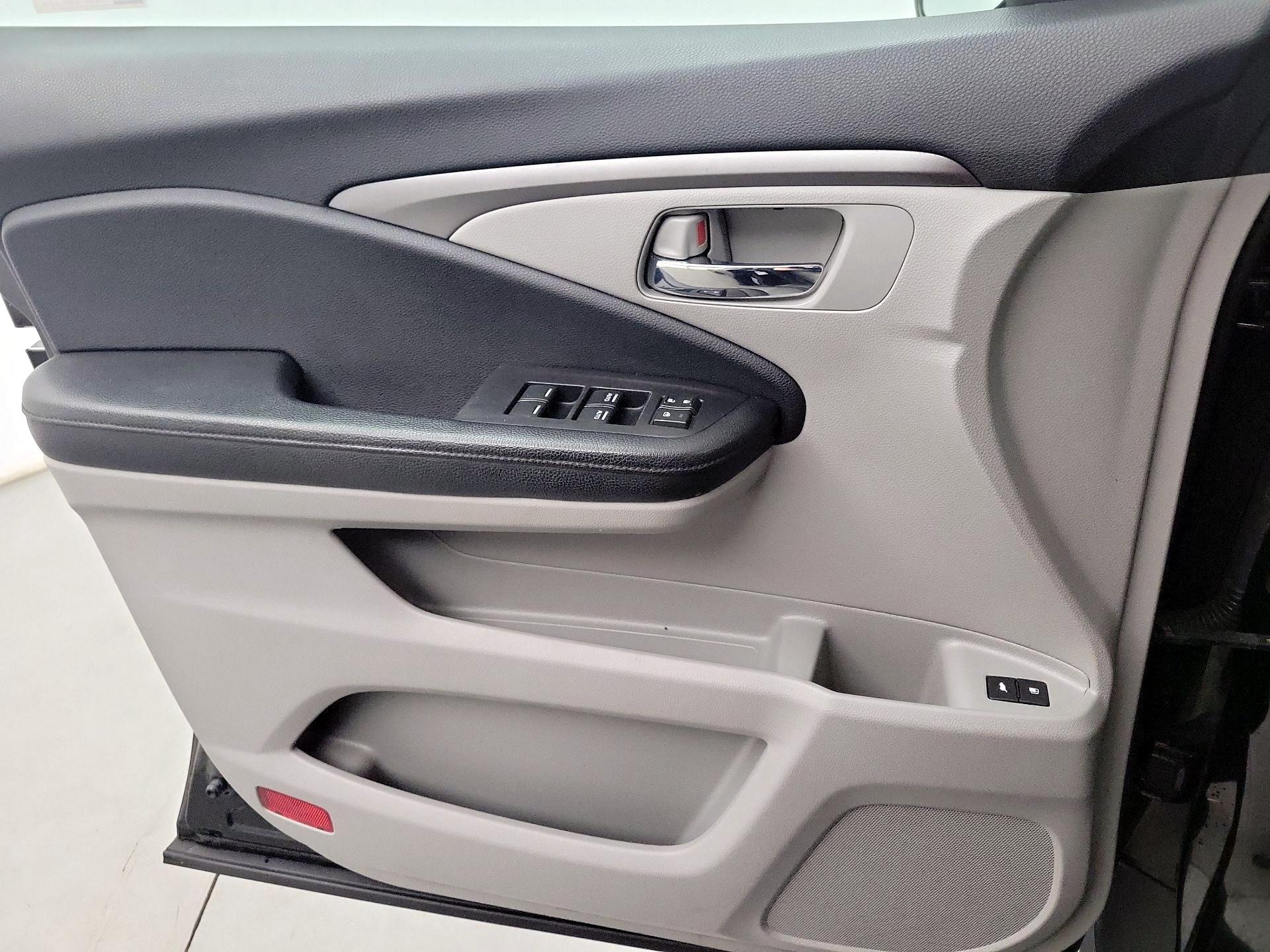 Thumbnail: 2018 Honda Pilot - 10