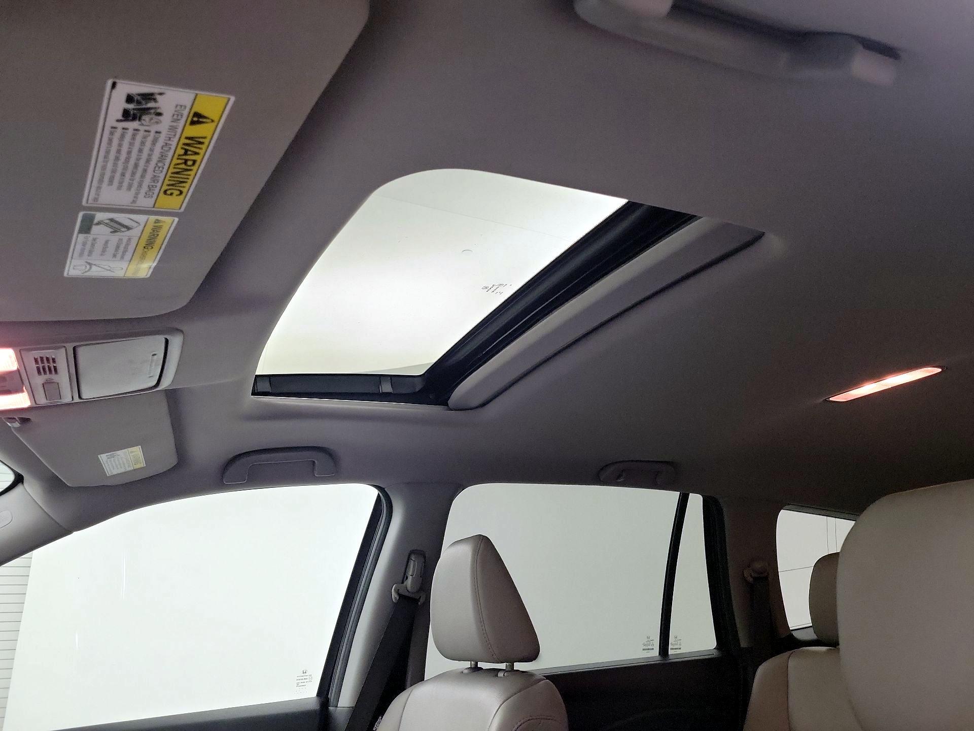 Thumbnail: 2018 Honda Pilot - 17