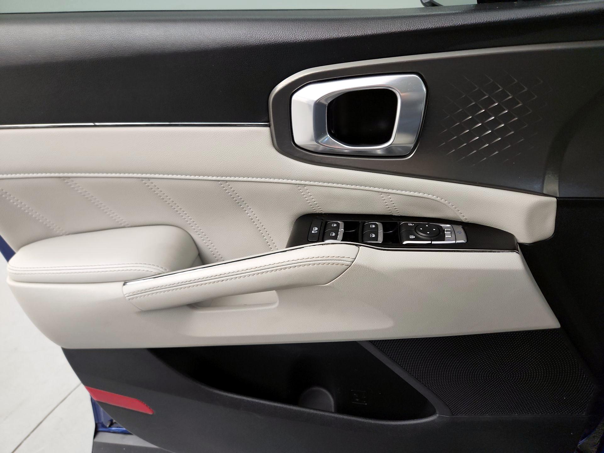 Thumbnail: 2023 Kia Sorento - 10