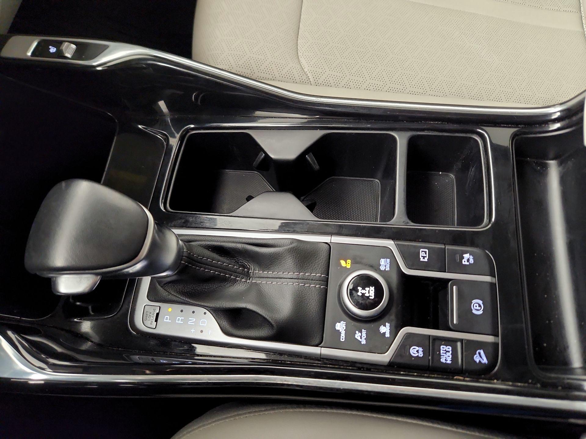 Thumbnail: 2023 Kia Sorento - 16