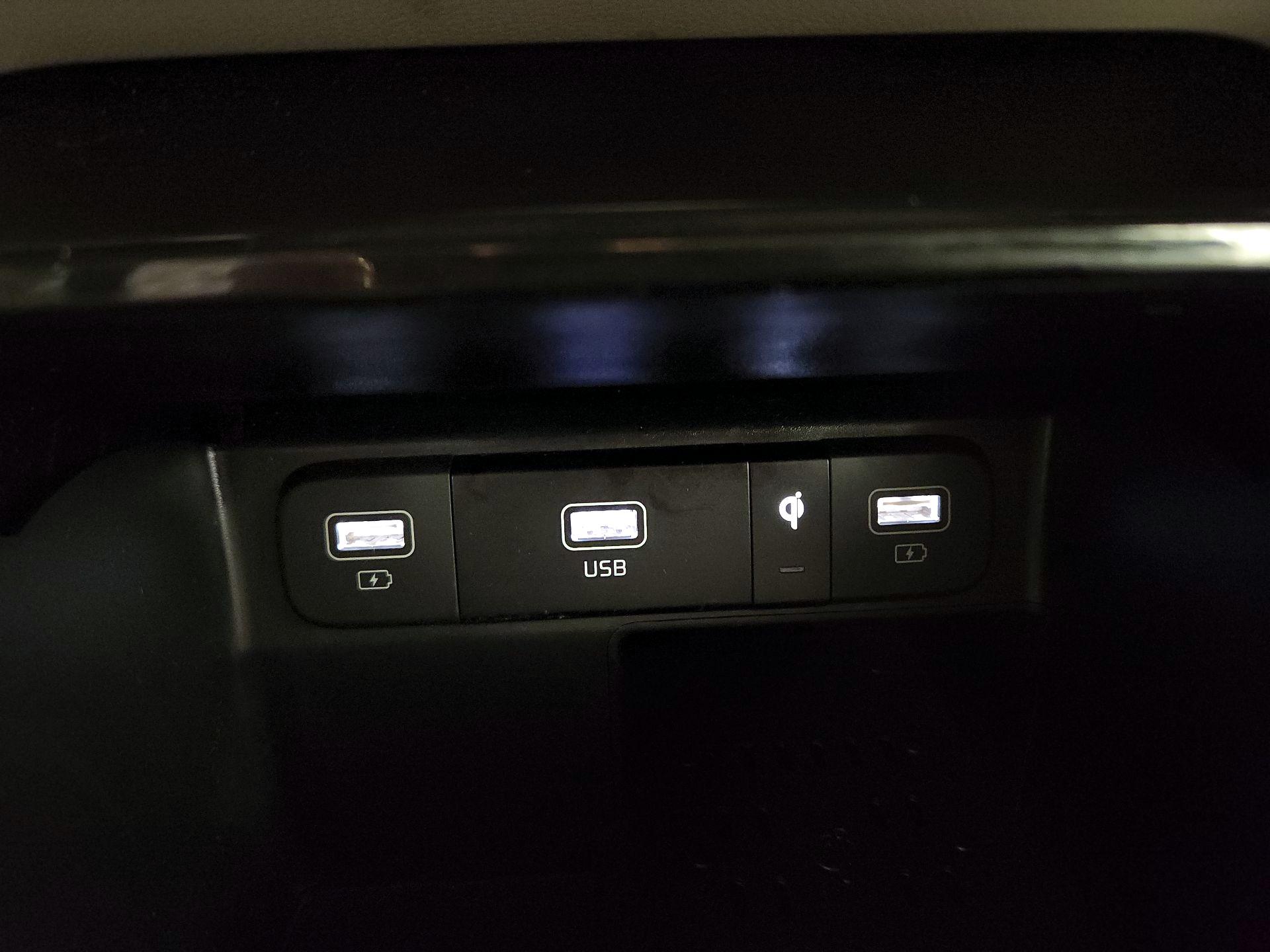 Thumbnail: 2023 Kia Sorento - 17