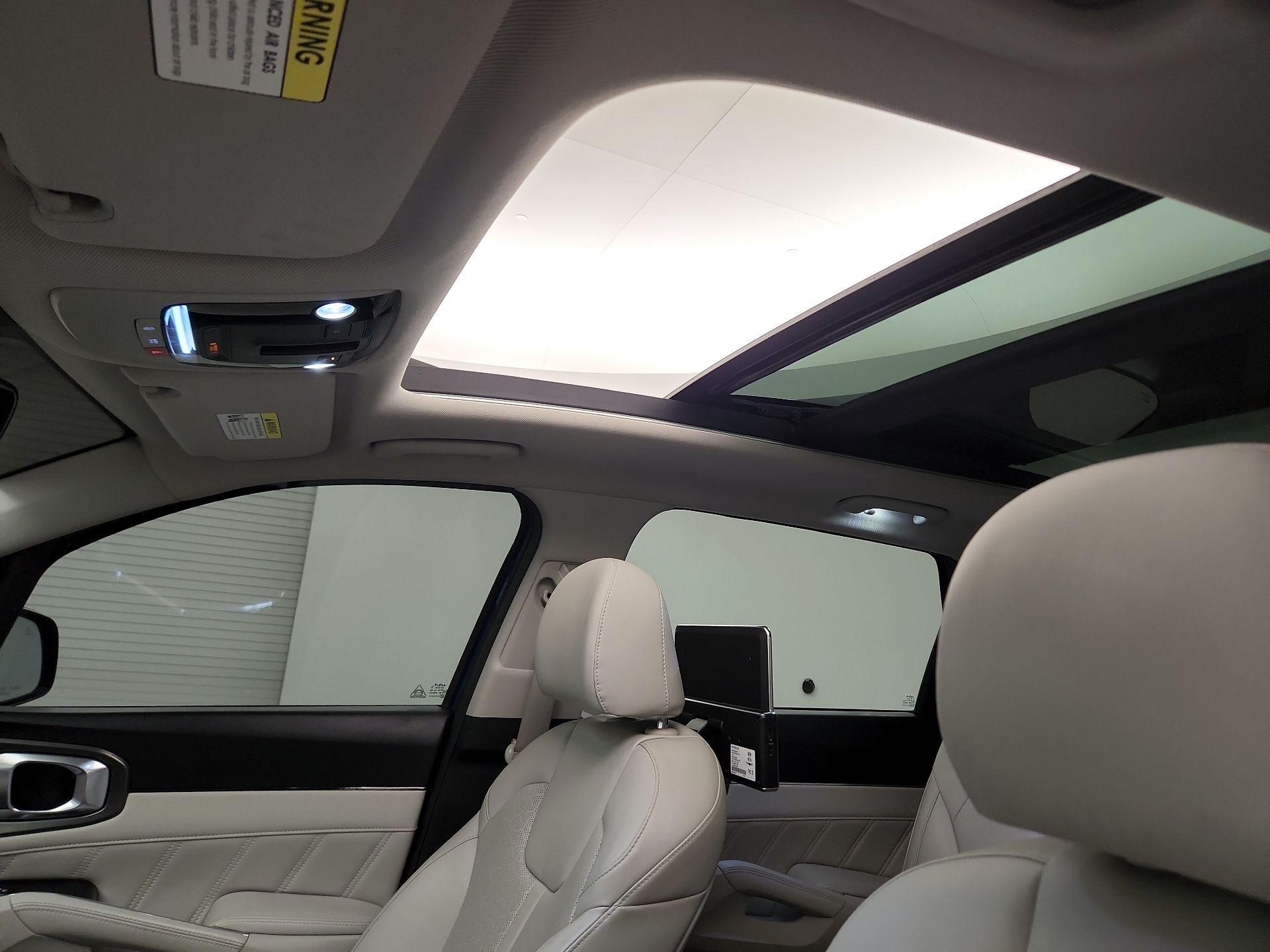 Thumbnail: 2023 Kia Sorento - 18