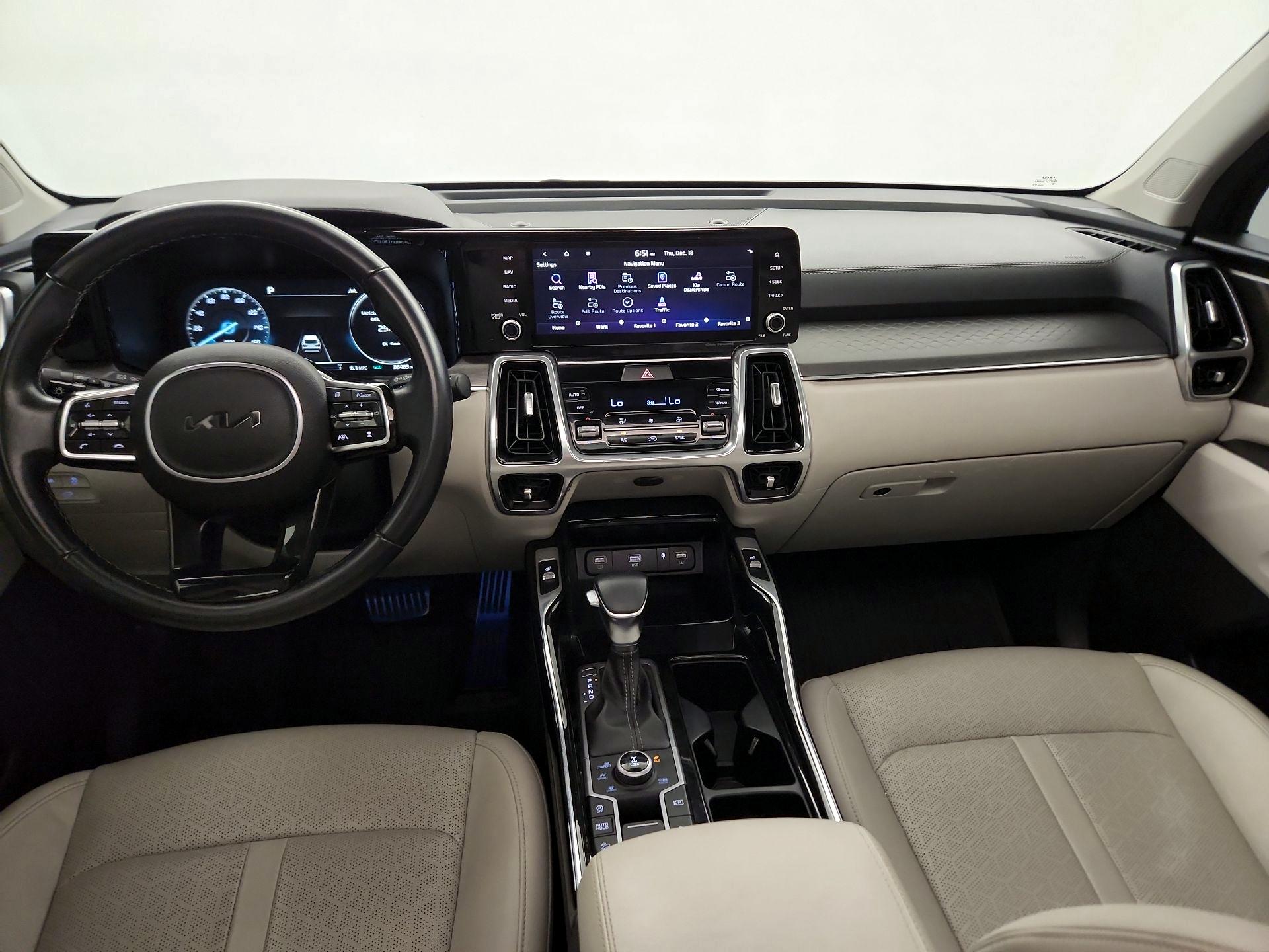 Thumbnail: 2023 Kia Sorento - 8