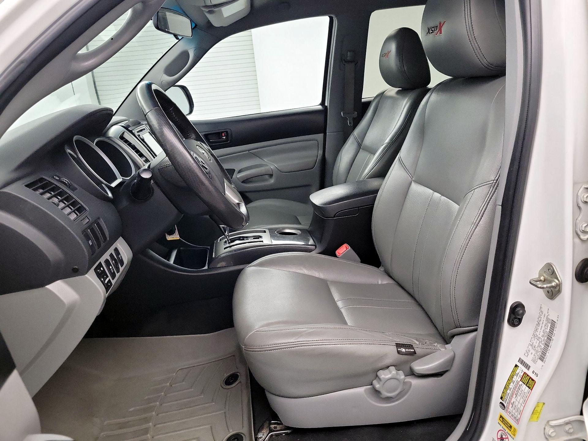 Thumbnail: 2015 Toyota Tacoma - 9