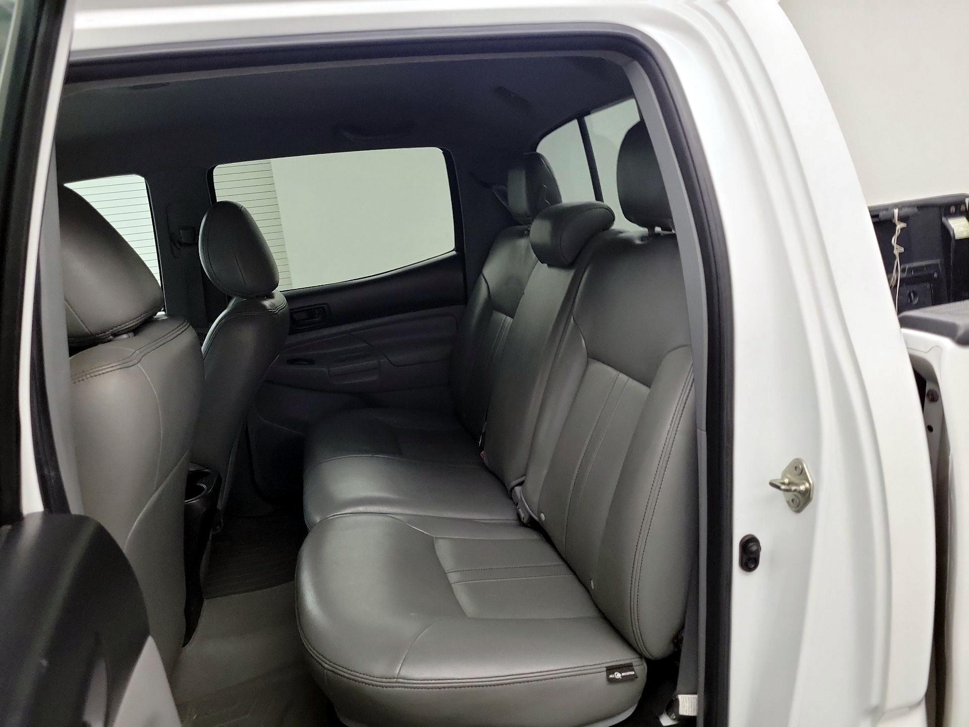 Thumbnail: 2015 Toyota Tacoma - 17