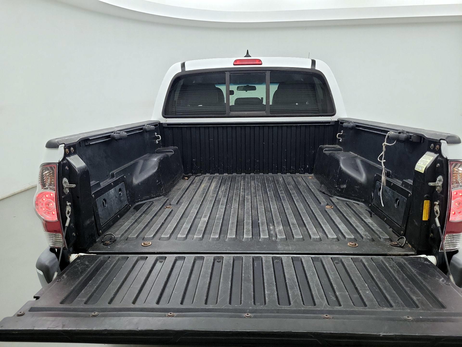 Thumbnail: 2015 Toyota Tacoma - 18