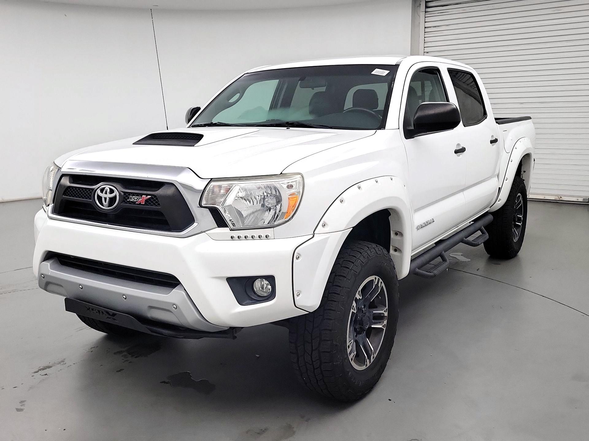 Thumbnail: 2015 Toyota Tacoma - 3