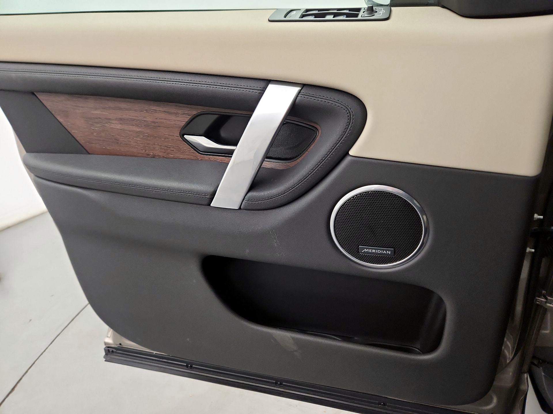 Thumbnail: 2023 Land Rover Discovery Sport - 10