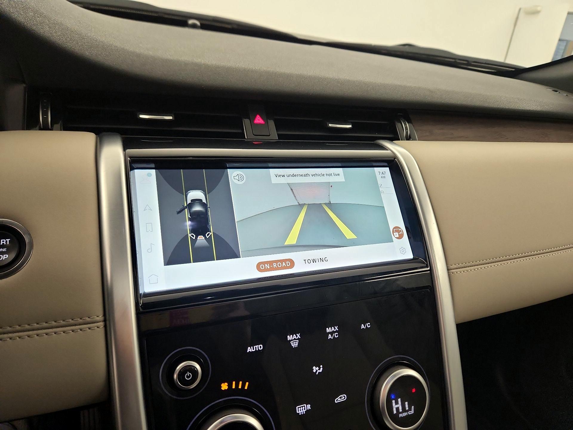 Thumbnail: 2023 Land Rover Discovery Sport - 13