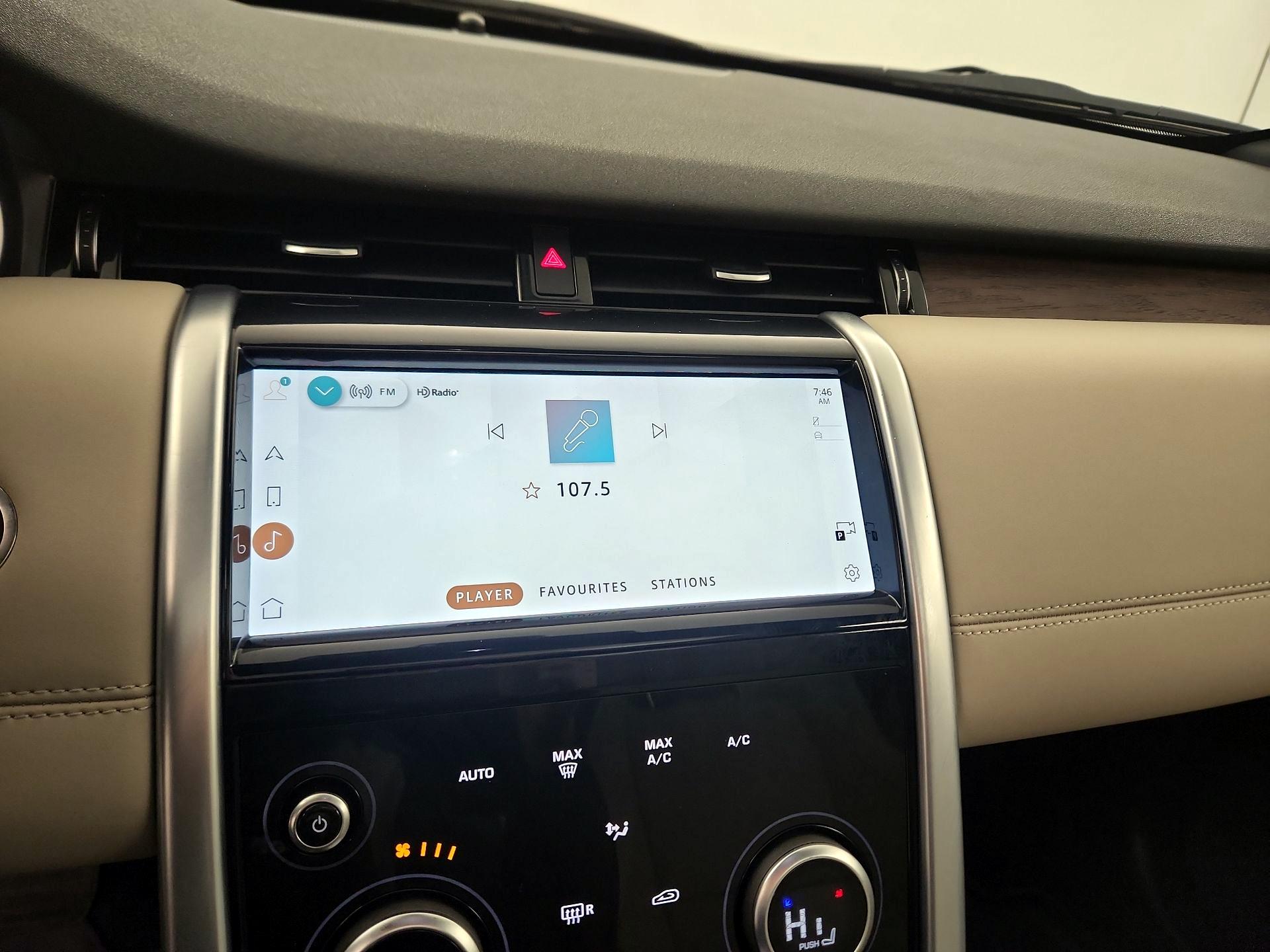 Thumbnail: 2023 Land Rover Discovery Sport - 14