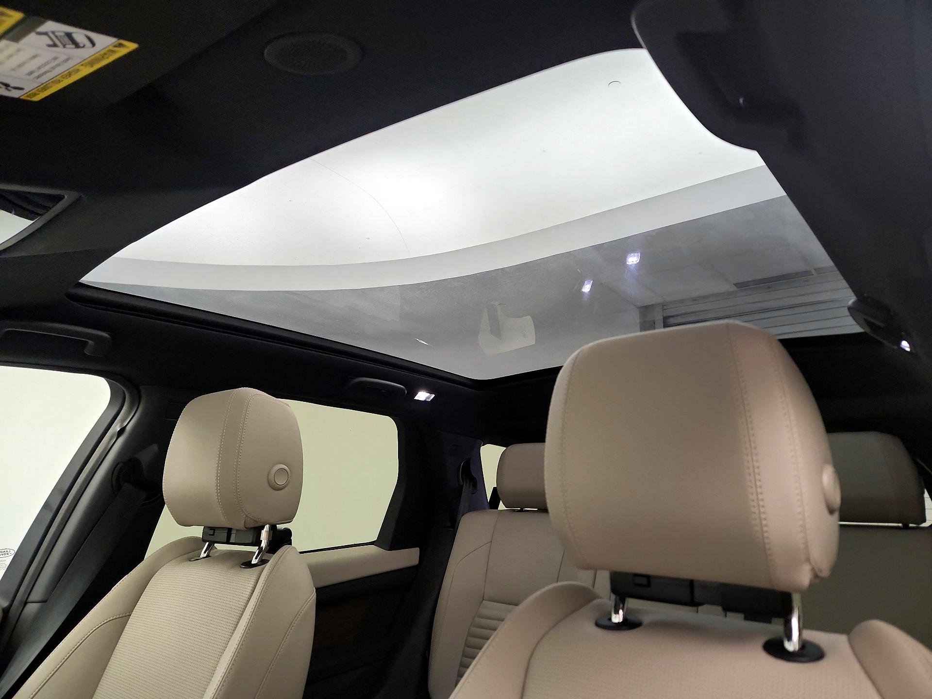 Thumbnail: 2023 Land Rover Discovery Sport - 18