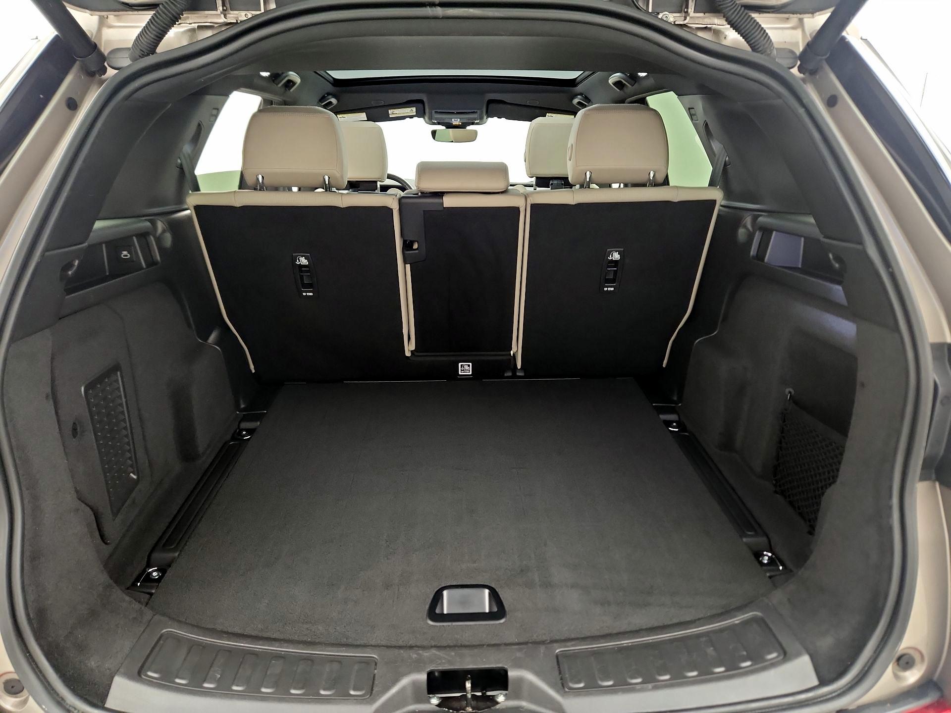 Thumbnail: 2023 Land Rover Discovery Sport - 20