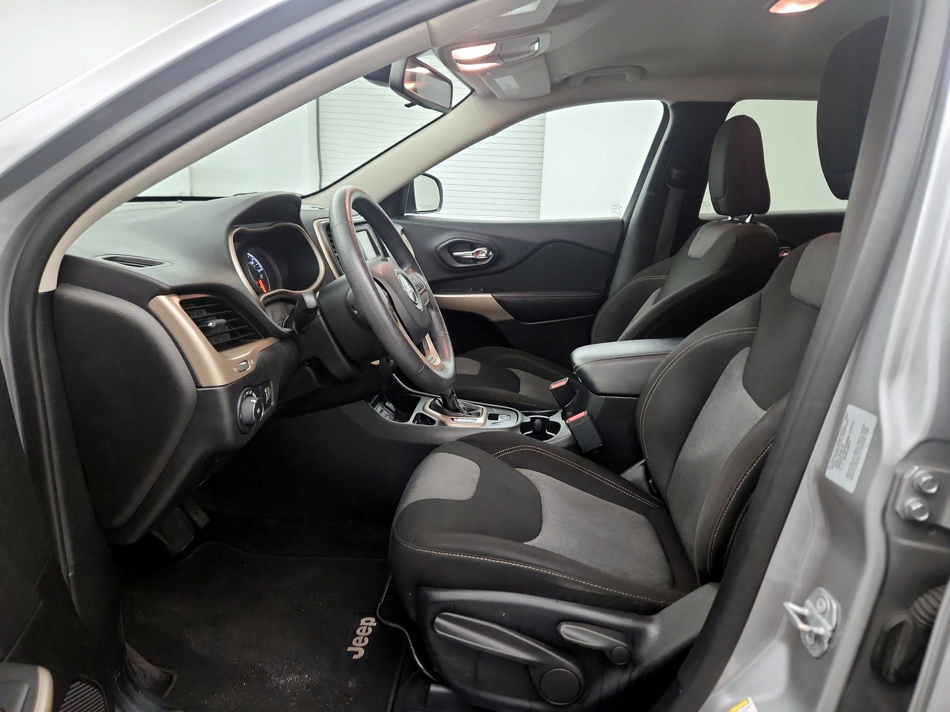 Thumbnail: 2018 Jeep Cherokee - 9