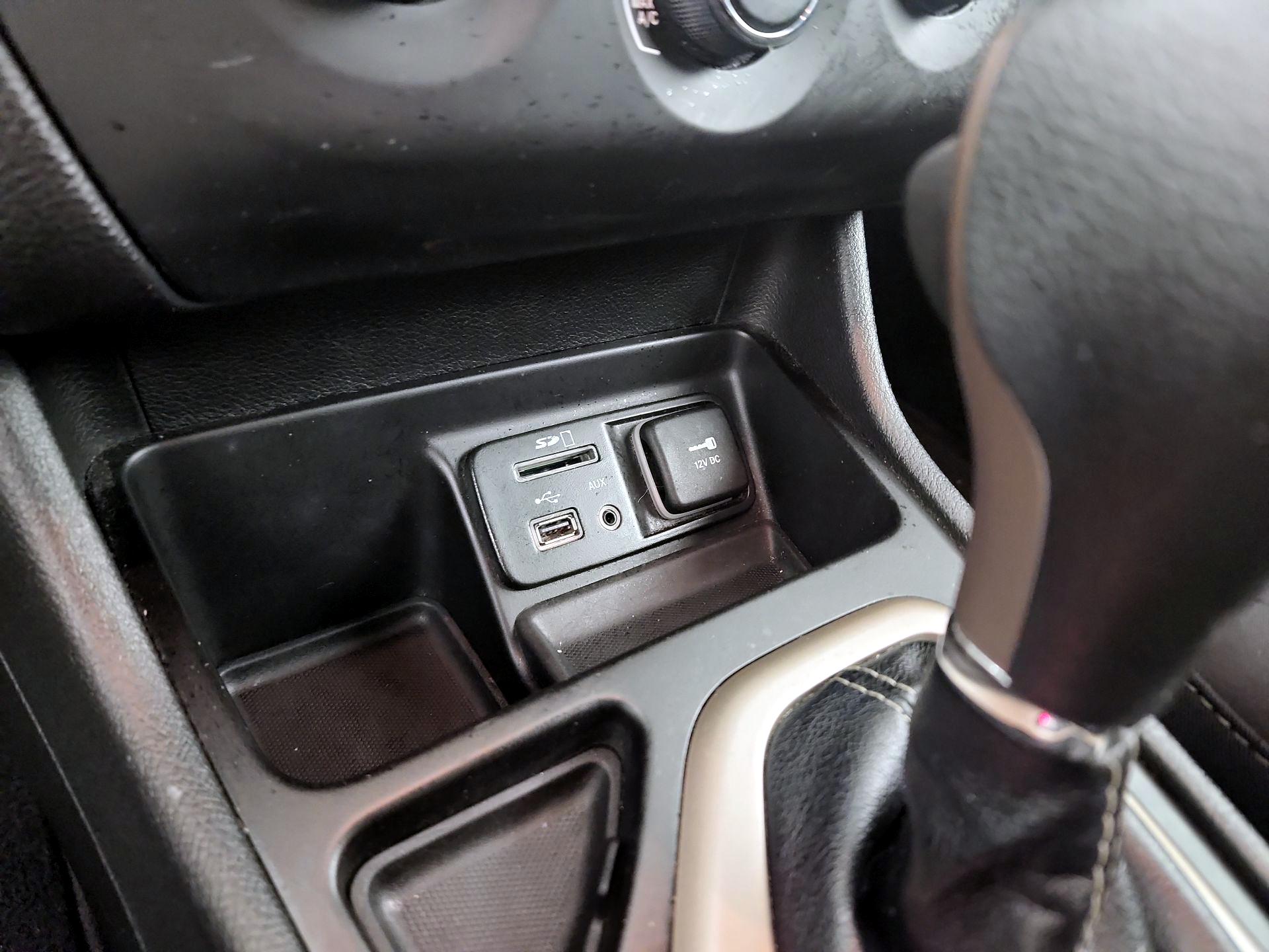 Thumbnail: 2018 Jeep Cherokee - 16