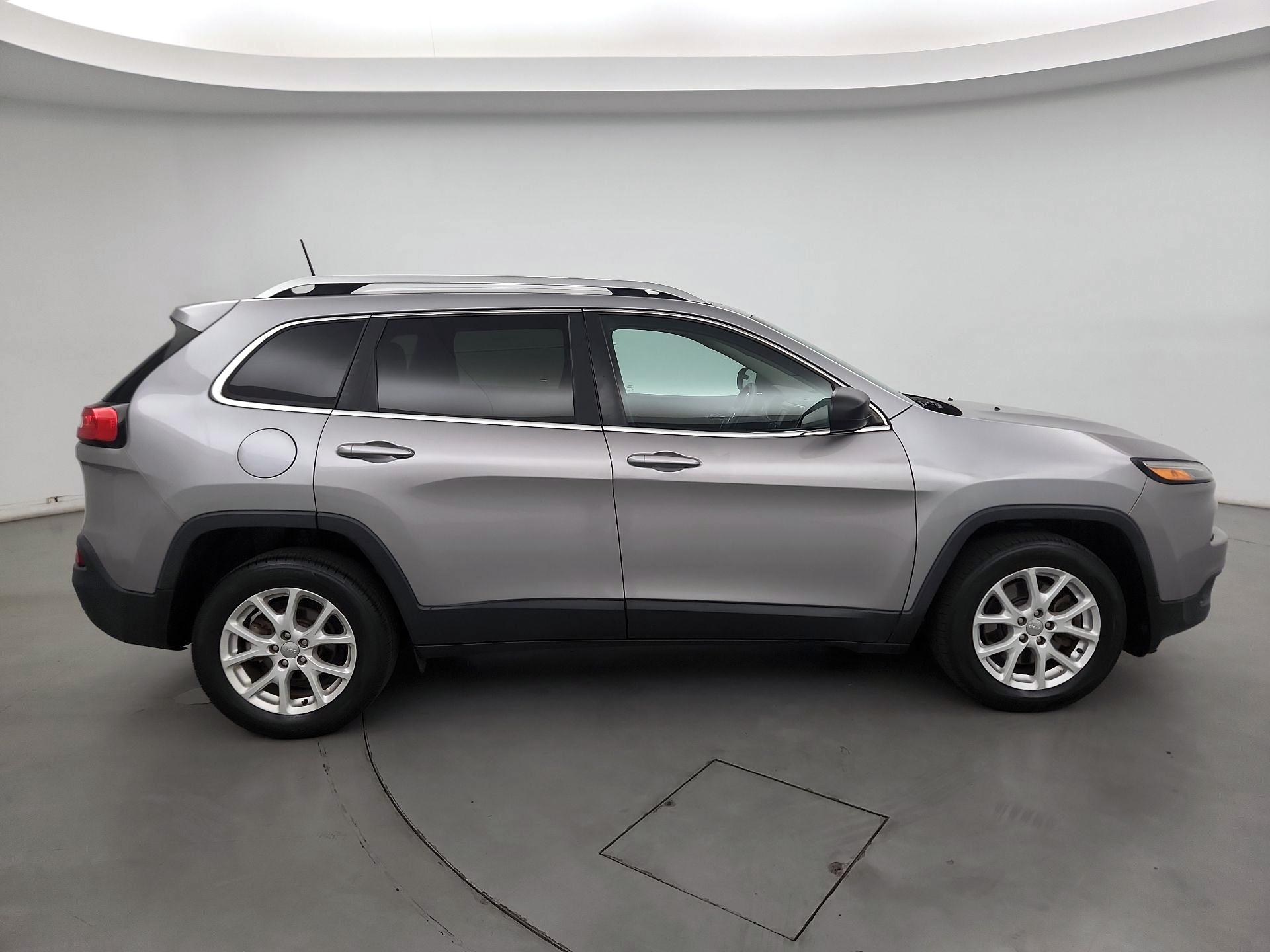 Thumbnail: 2018 Jeep Cherokee - 4