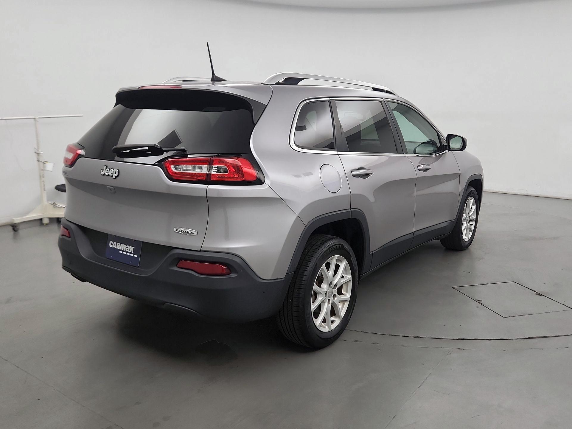 Thumbnail: 2018 Jeep Cherokee - 5