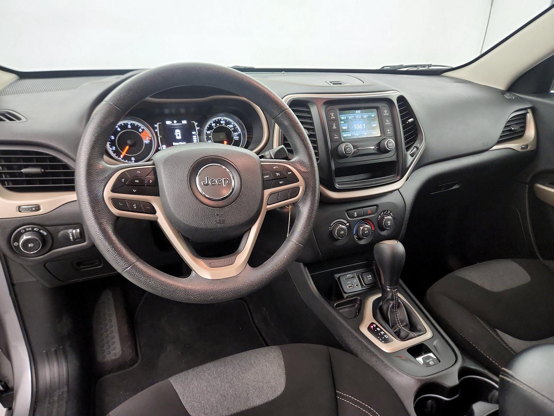 Thumbnail: 2018 Jeep Cherokee - 8