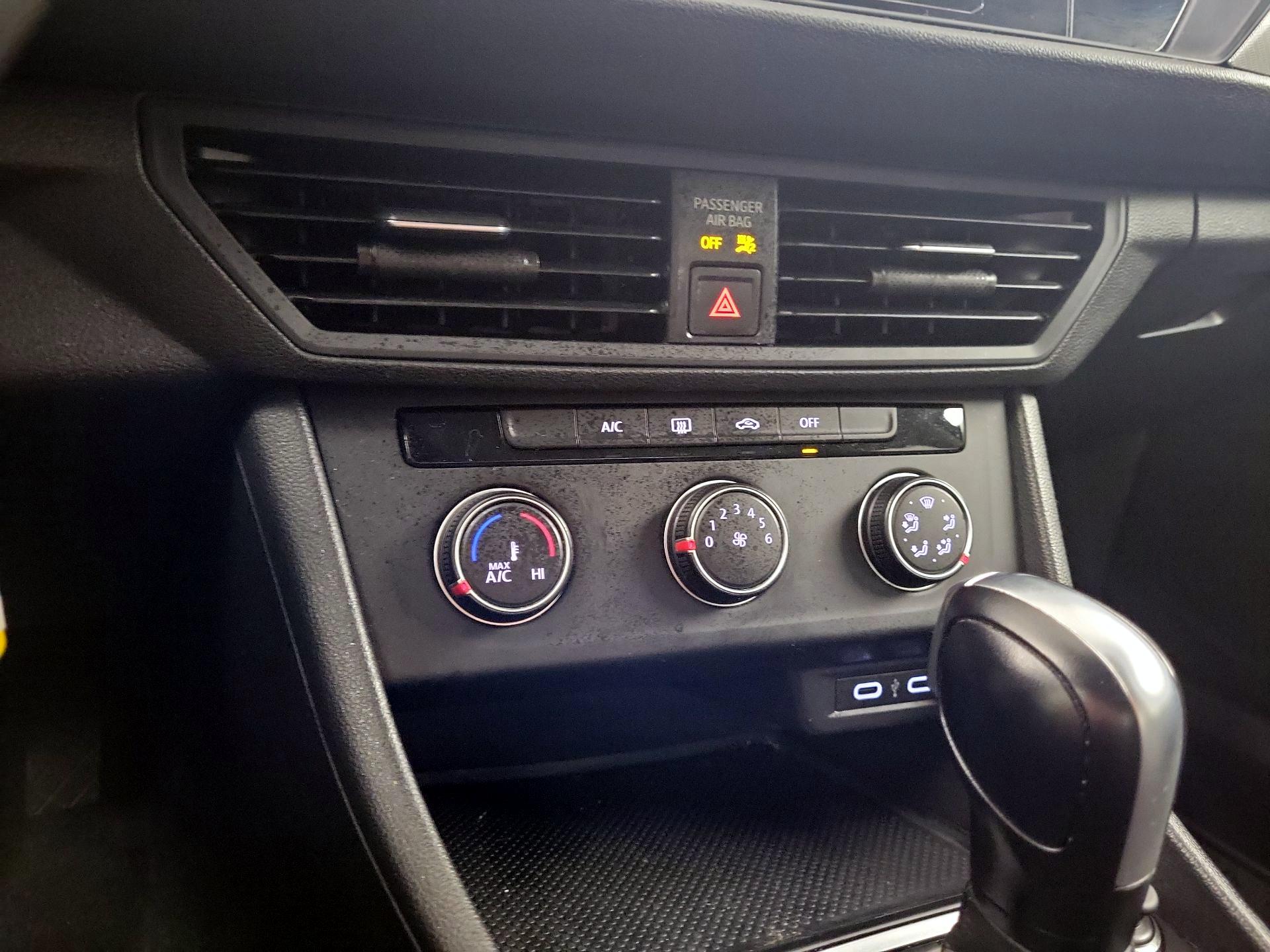 Thumbnail: 2020 Volkswagen Jetta - 14