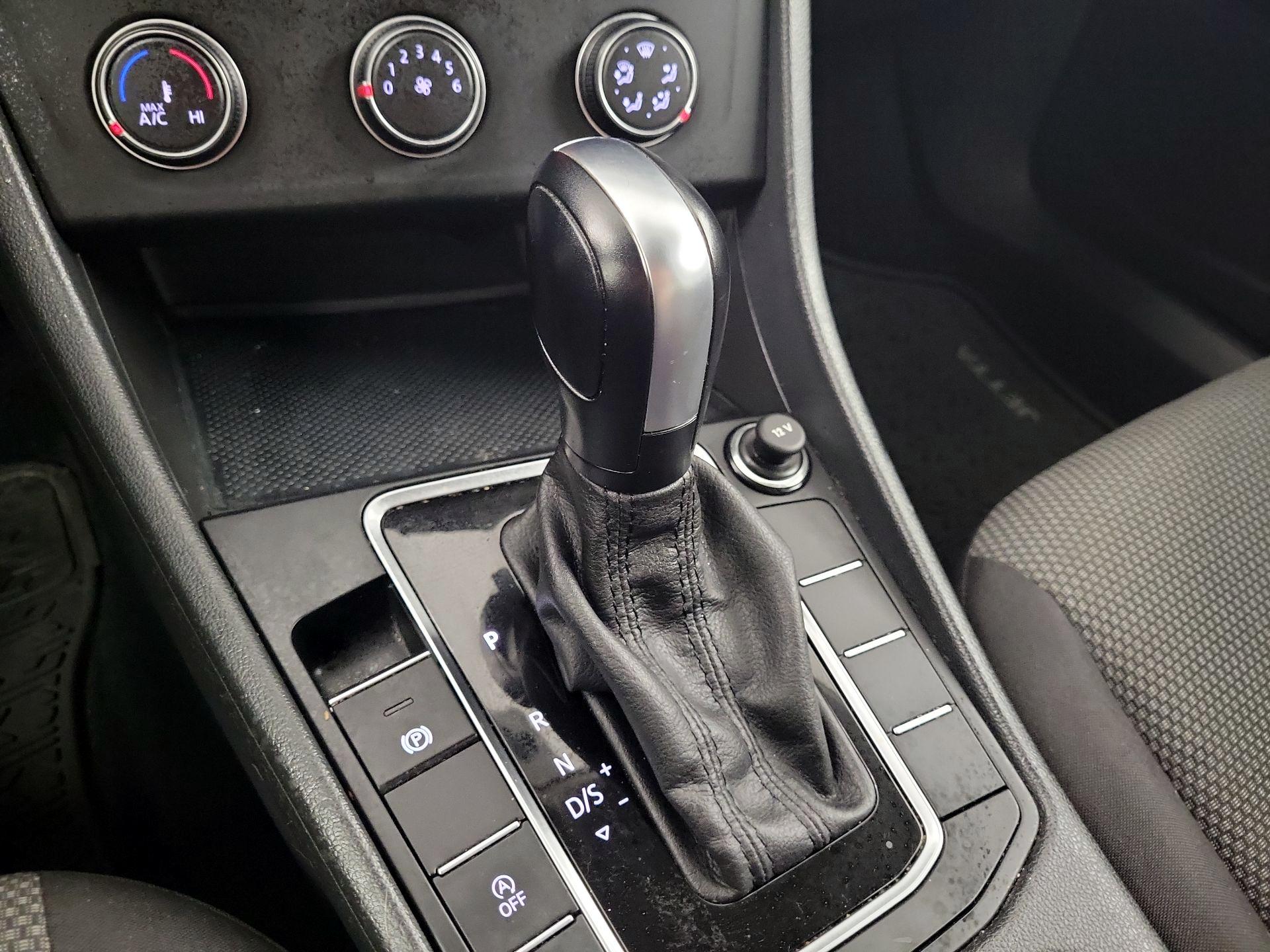 Thumbnail: 2020 Volkswagen Jetta - 15