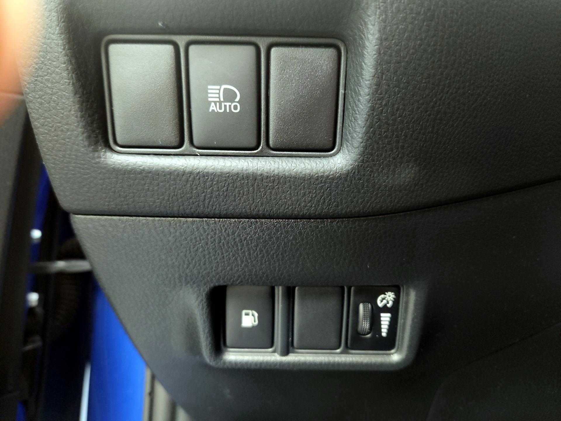 Thumbnail: 2019 Toyota C-HR - 11