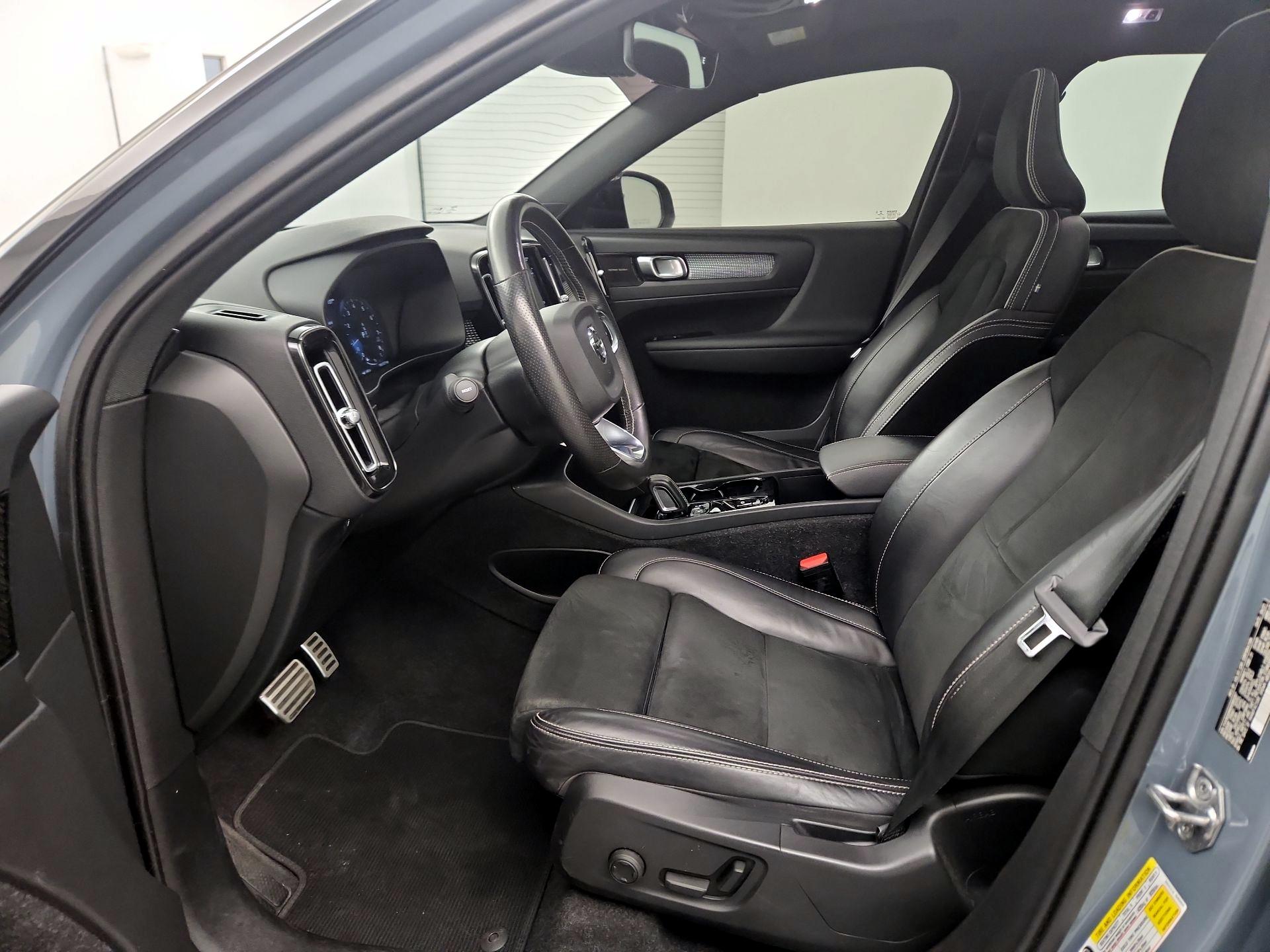 Thumbnail: 2021 Volvo XC40 - 9