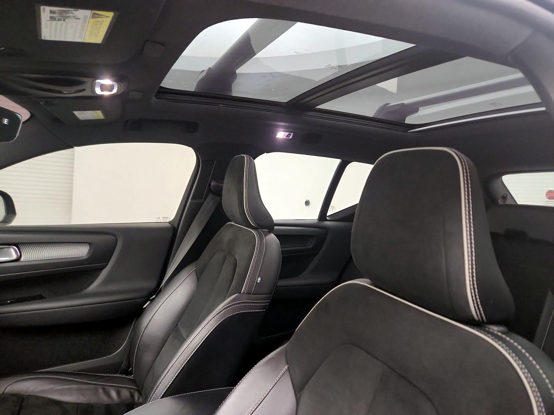 Thumbnail: 2021 Volvo XC40 - 18