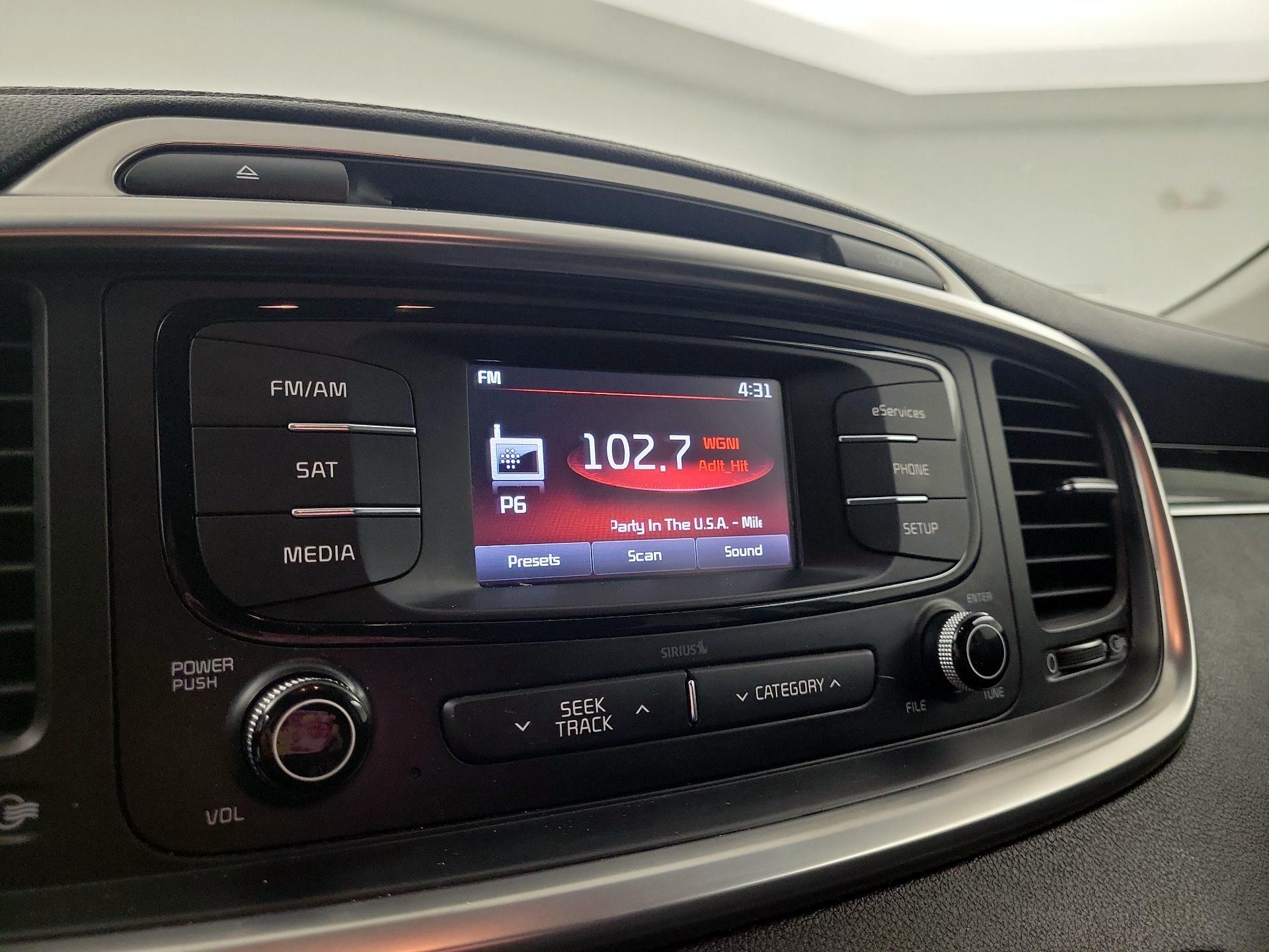 Thumbnail: 2016 Kia Sorento - 13